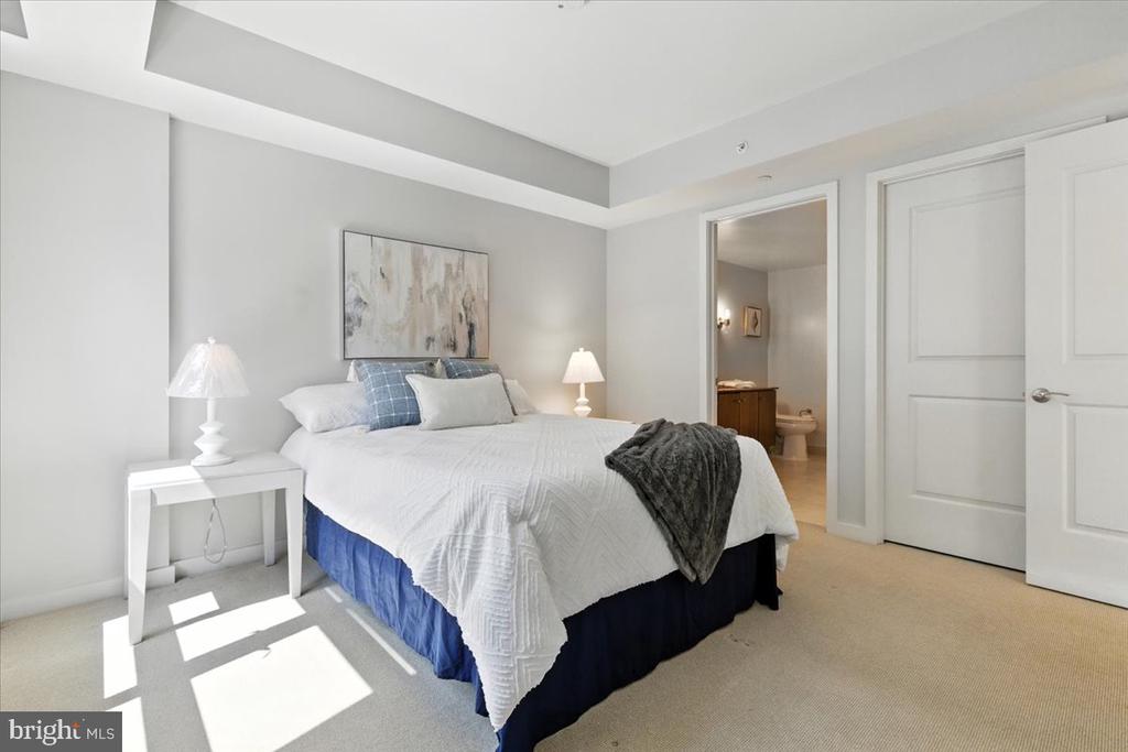 Washington, District of Columbia, 20003, United States, 2 Bedrooms Bedrooms, ,2 BathroomsBathrooms,Residential,For Sale,1974784