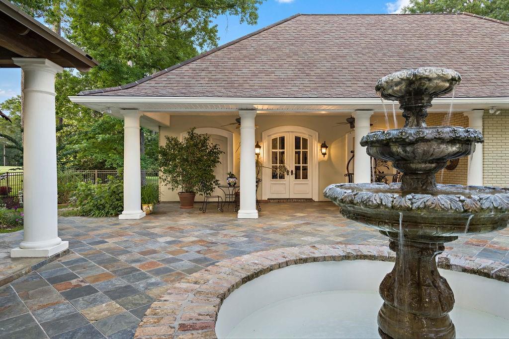 Mandeville, Louisiana, 70471, United States, 4 Bedrooms Bedrooms, ,5 BathroomsBathrooms,Residential,For Sale,1828156