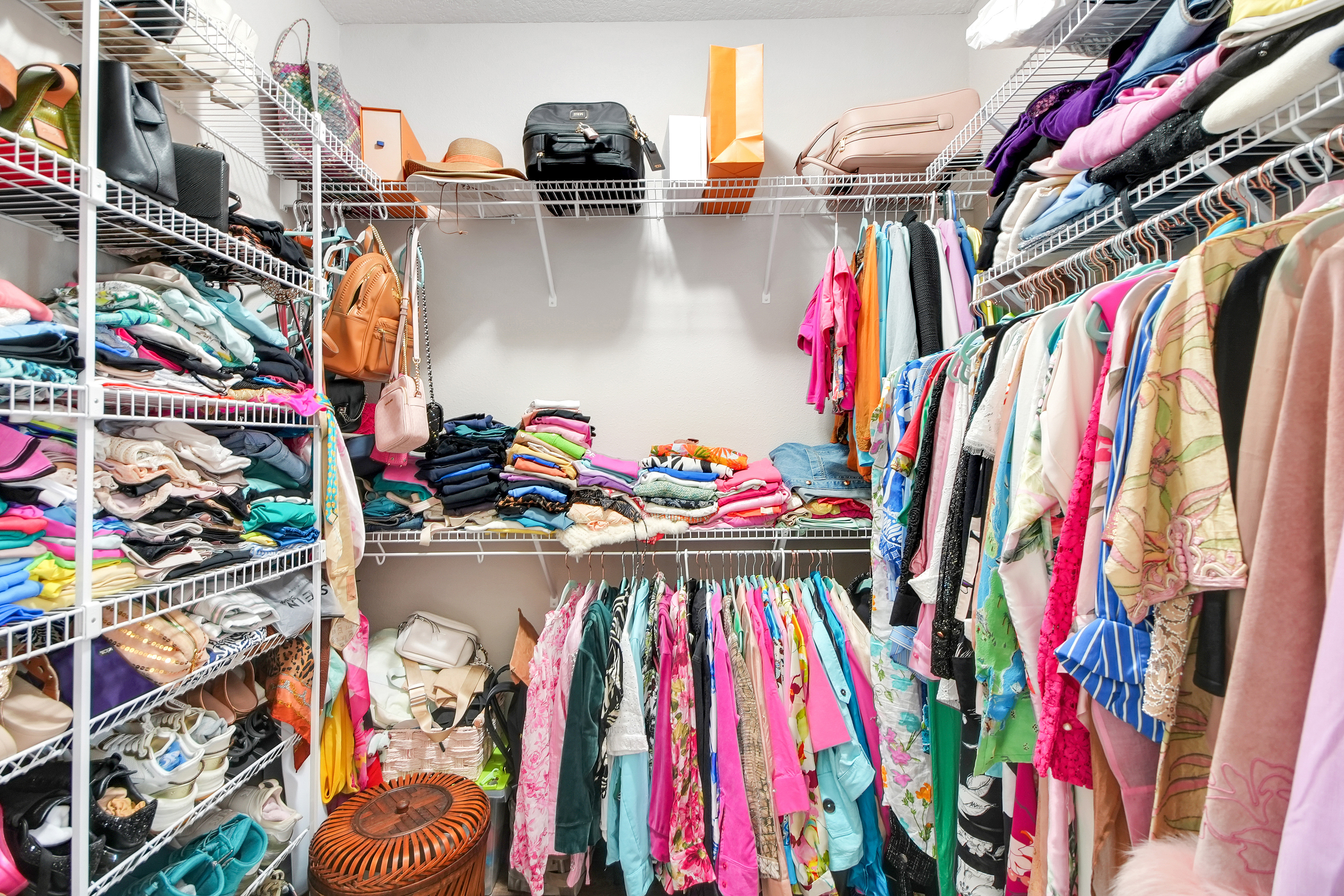 Lady Lake, Florida, 32159, United States, 4 Bedrooms Bedrooms, ,3 BathroomsBathrooms,Residential,For Sale,2005730