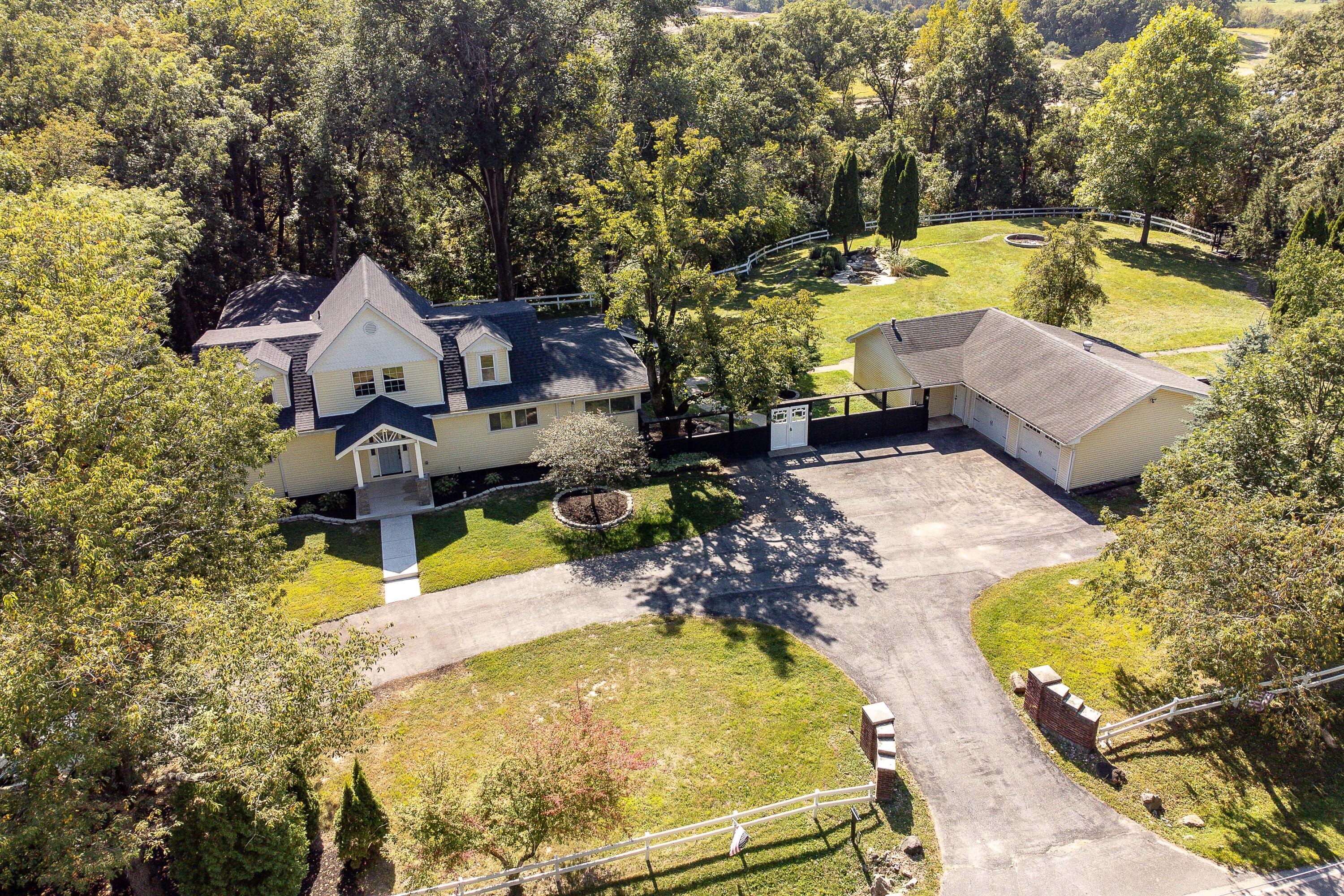 Crown Point, Indiana, 46307, United States, 5 Bedrooms Bedrooms, ,3 BathroomsBathrooms,Residential,For Sale,1946905