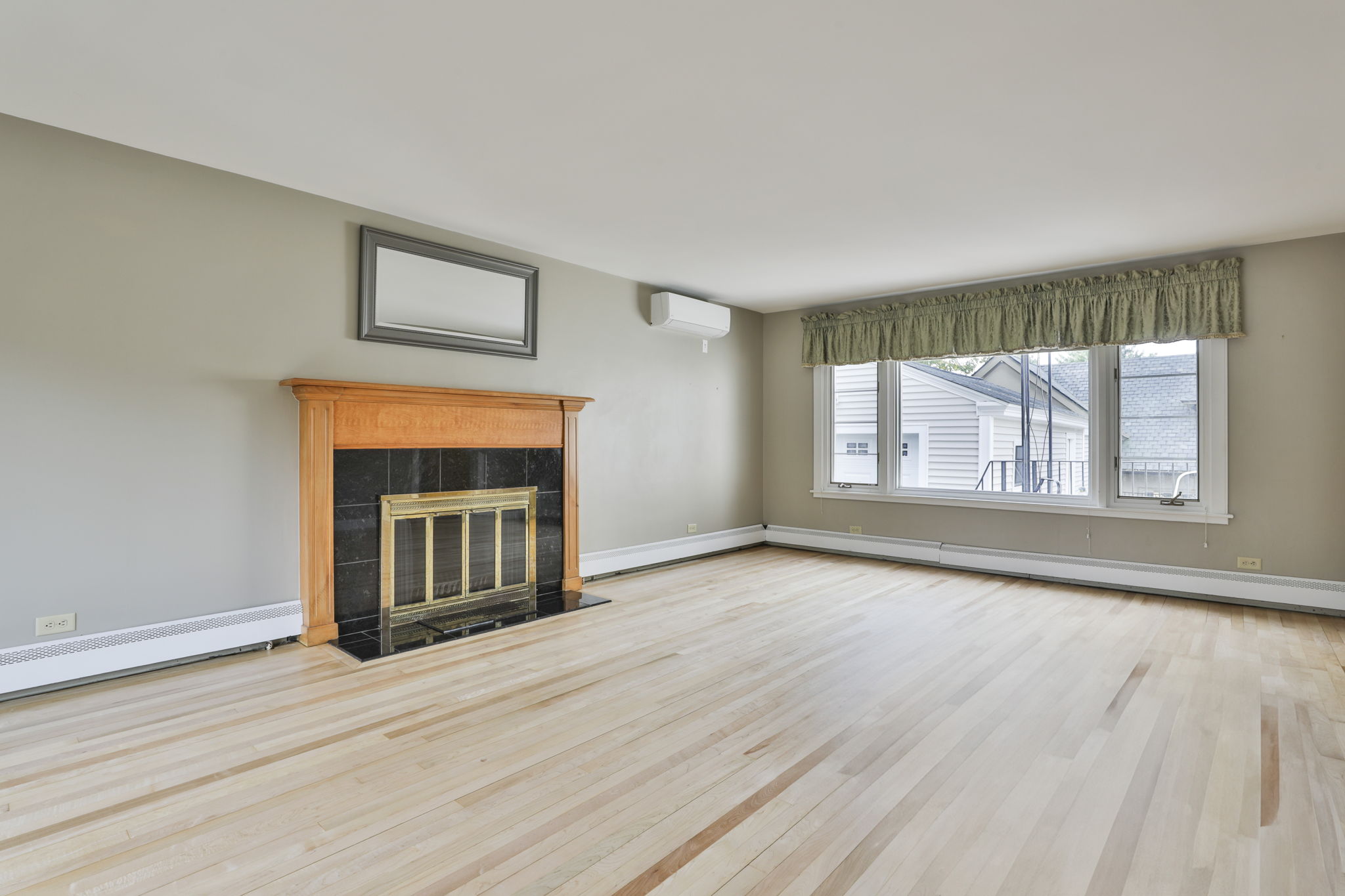 Manchester, New Hampshire, 03104, United States, 3 Bedrooms Bedrooms, ,2 BathroomsBathrooms,Residential,For Sale,1975563