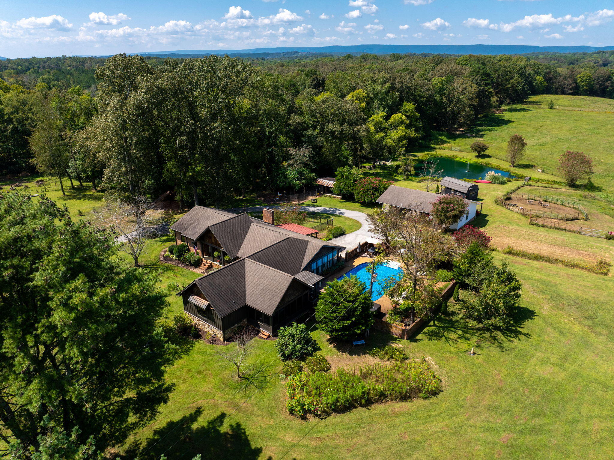 Harrison, Tennessee, 37341, United States, 4 Bedrooms Bedrooms, ,4 BathroomsBathrooms,Residential,For Sale,1951177