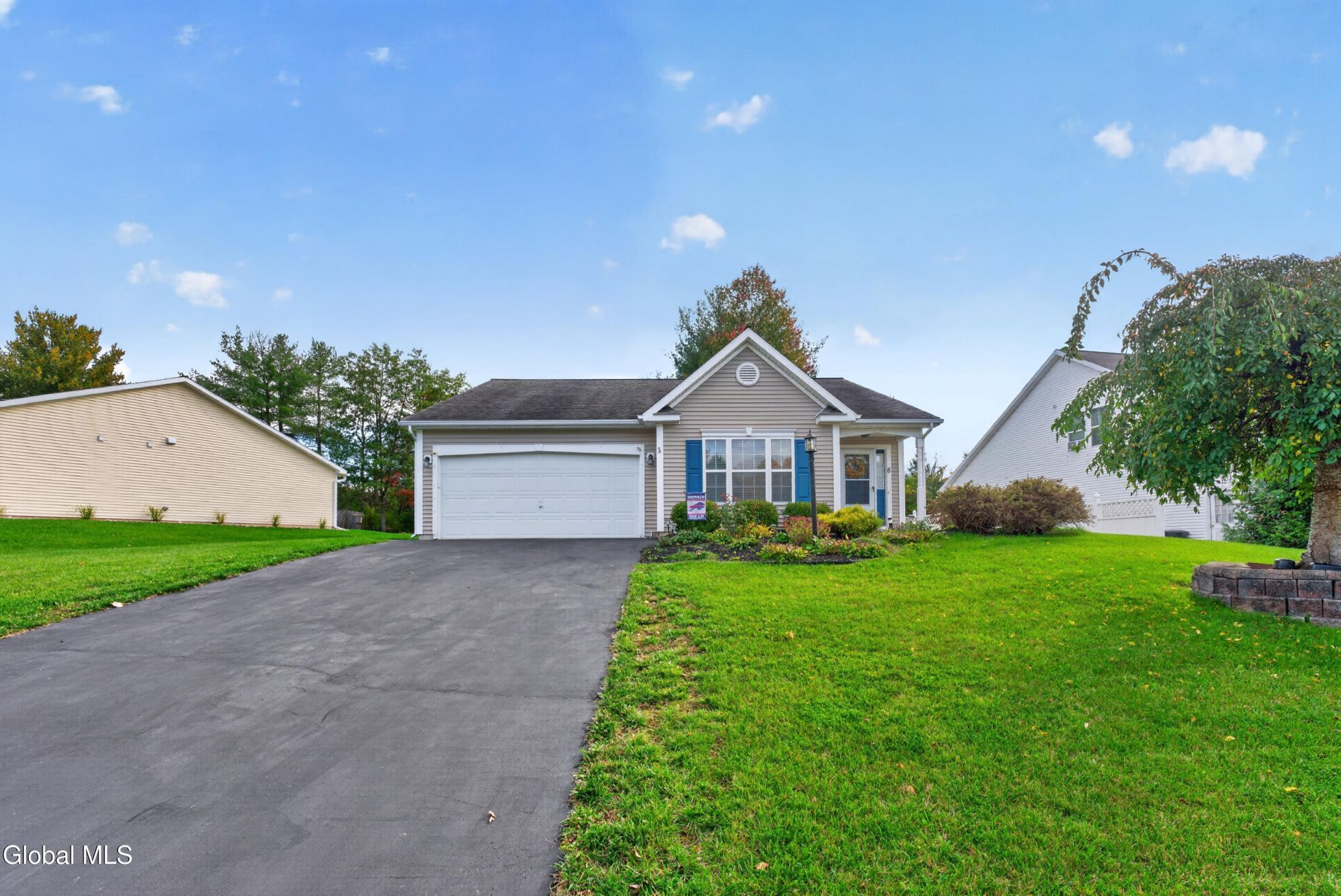 Slatestone Dr, Schenectady, NY 12302