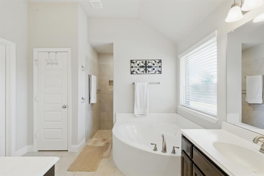 Weatherford, Texas, 76087, United States, 3 Bedrooms Bedrooms, ,3 BathroomsBathrooms,Residential,For Sale,1929986