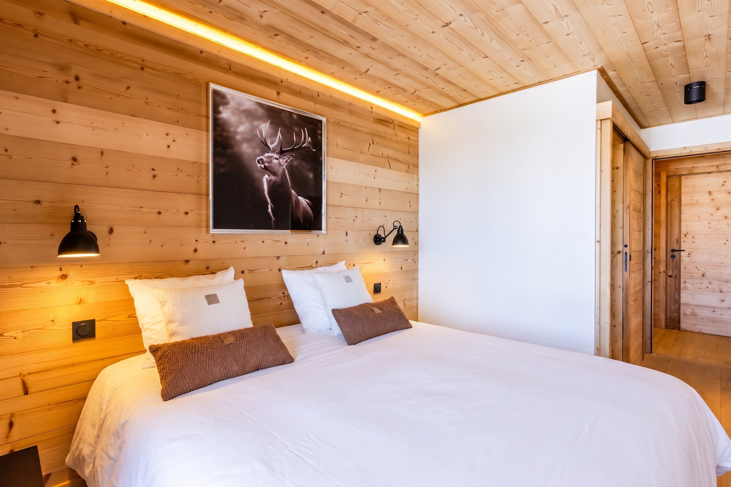  Chalet Rock - Right  at the foot of the slopes and in the heart of the Alpe d