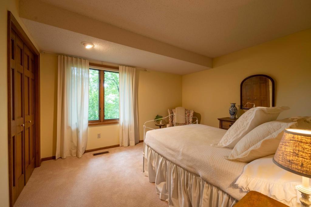 Mendota Heights, Minnesota, 55118, United States, 4 Bedrooms Bedrooms, ,3 BathroomsBathrooms,Residential,For Sale,1836960