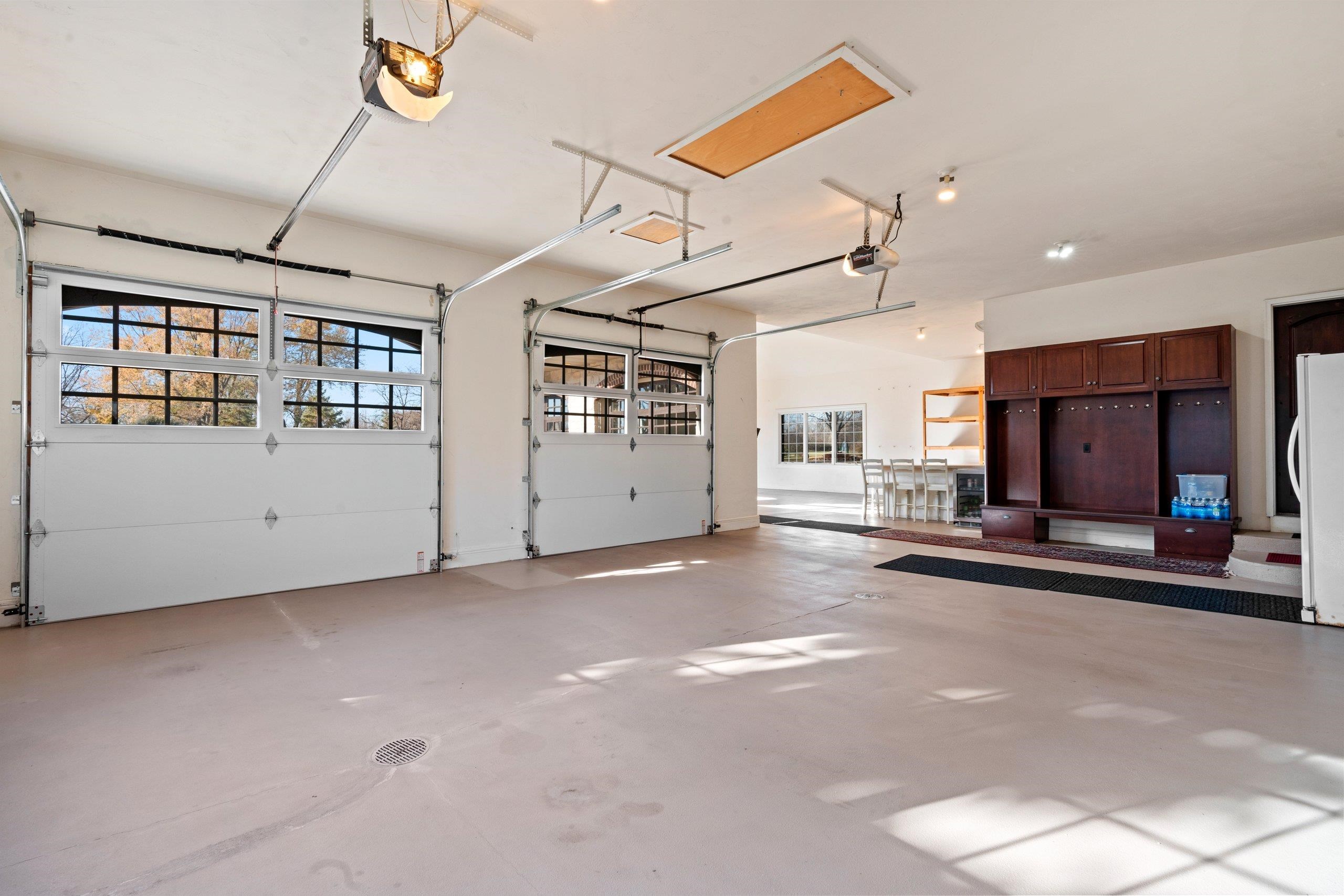 MENASHA, Wisconsin, 54952, United States, 6 Bedrooms Bedrooms, ,5 BathroomsBathrooms,Residential,For Sale,1994548