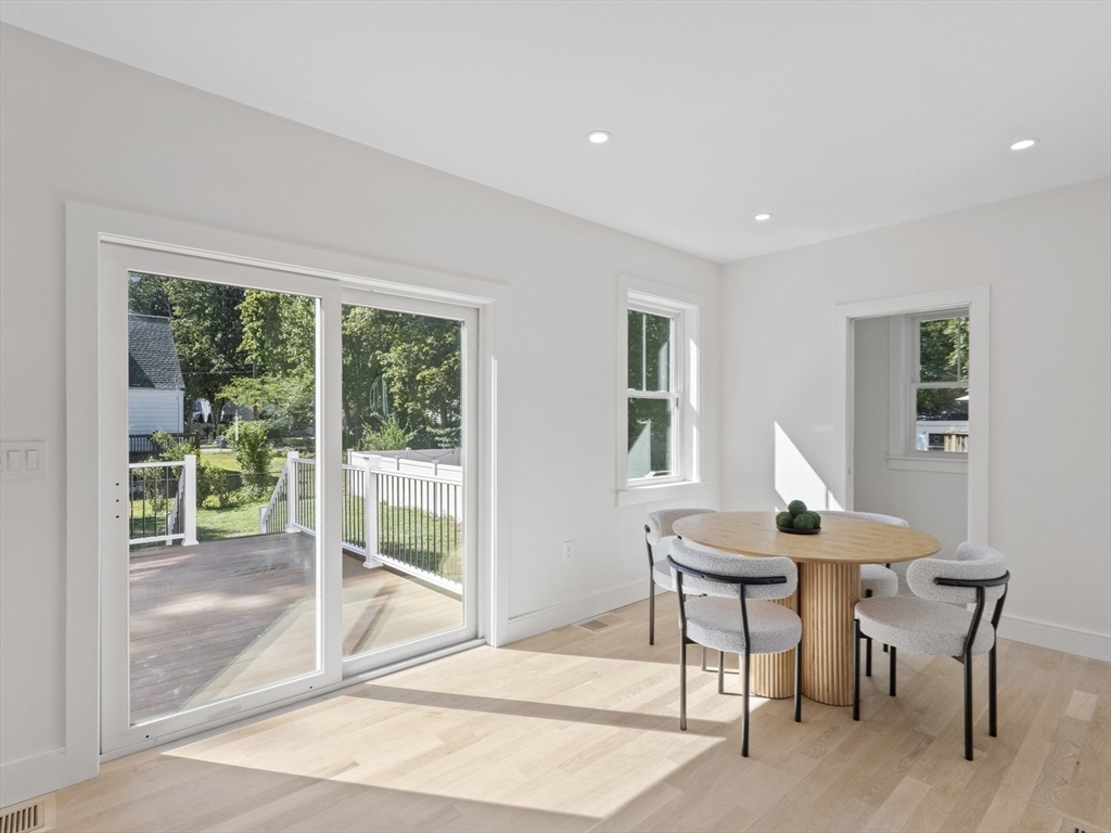 Wakefield, Massachusetts, 01880, United States, 4 Bedrooms Bedrooms, ,5 BathroomsBathrooms,Residential,For Sale,1938527