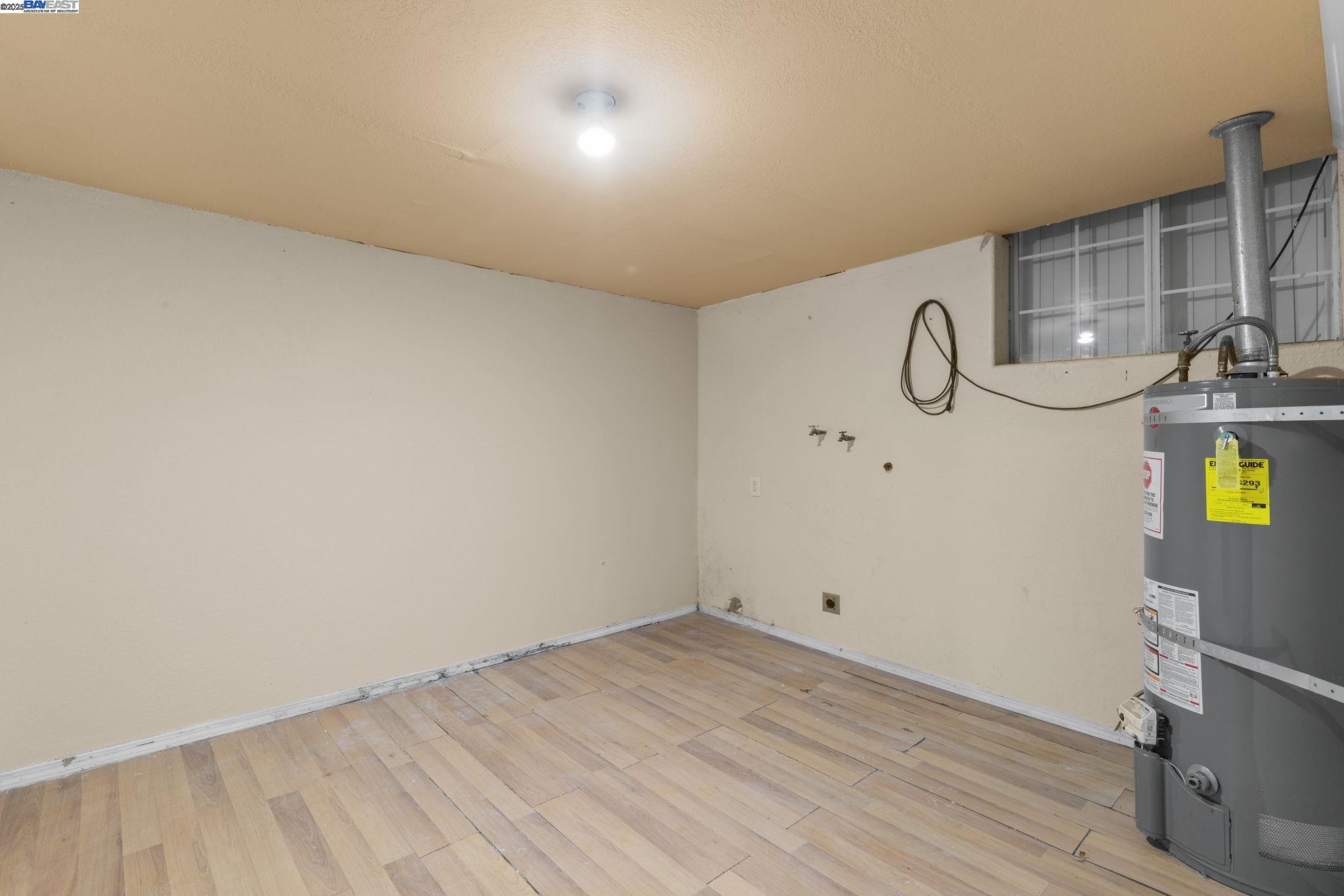 Redwood City, California, 94063, United States, 2 Bedrooms Bedrooms, ,1 BathroomBathrooms,Residential,For Sale,1991020