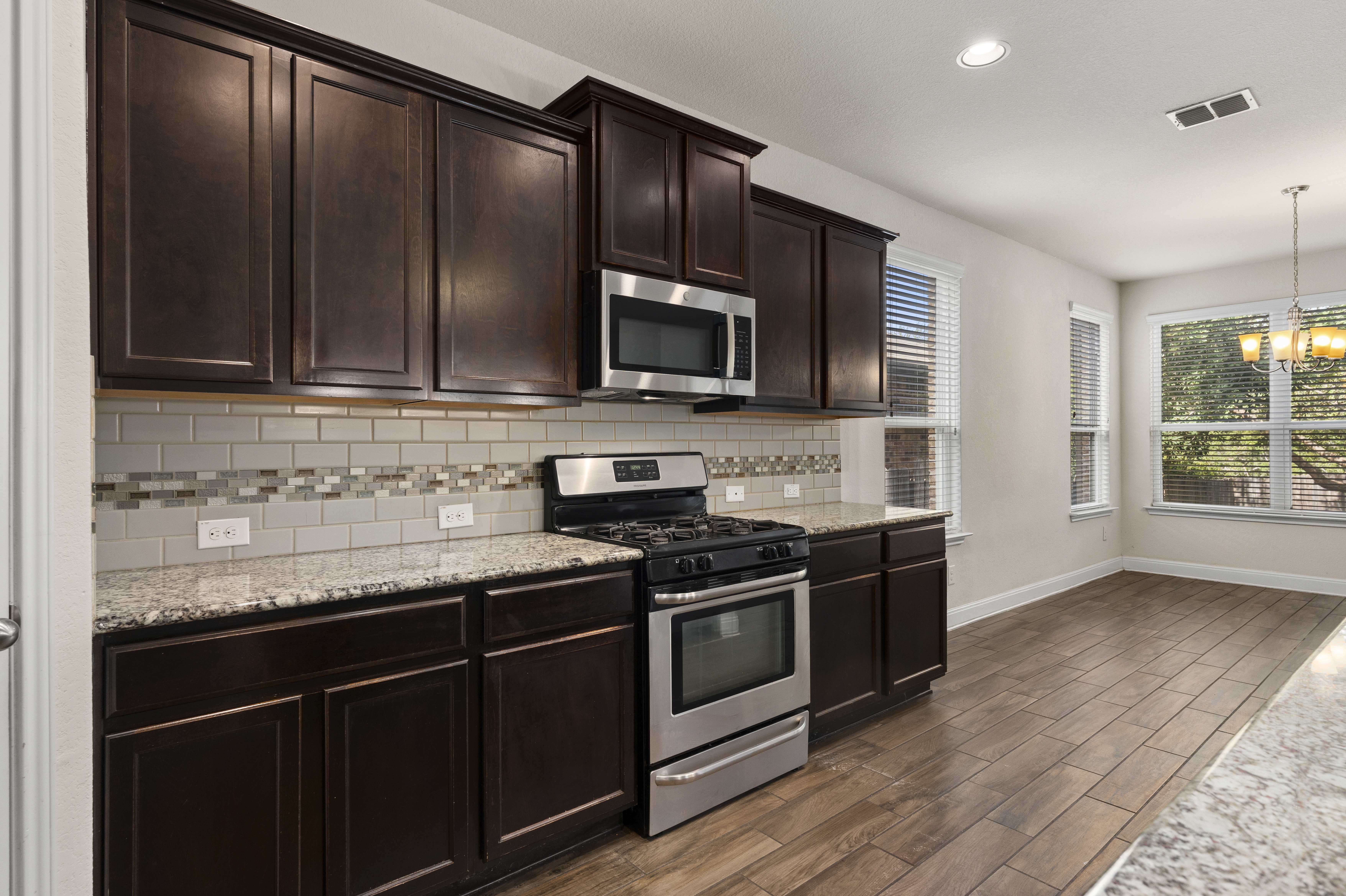  Spacious Five-Bedroom Home in Alamo Ranch - 物件實景