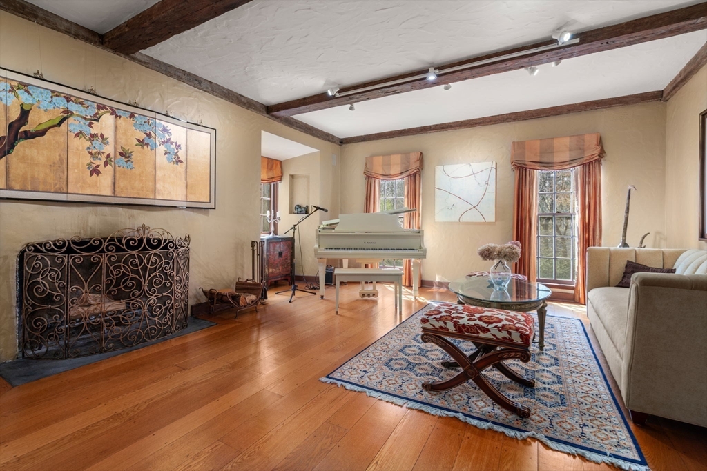 Newton, Massachusetts, 02467, United States, 5 Bedrooms Bedrooms, ,6 BathroomsBathrooms,Residential,For Sale,1807148