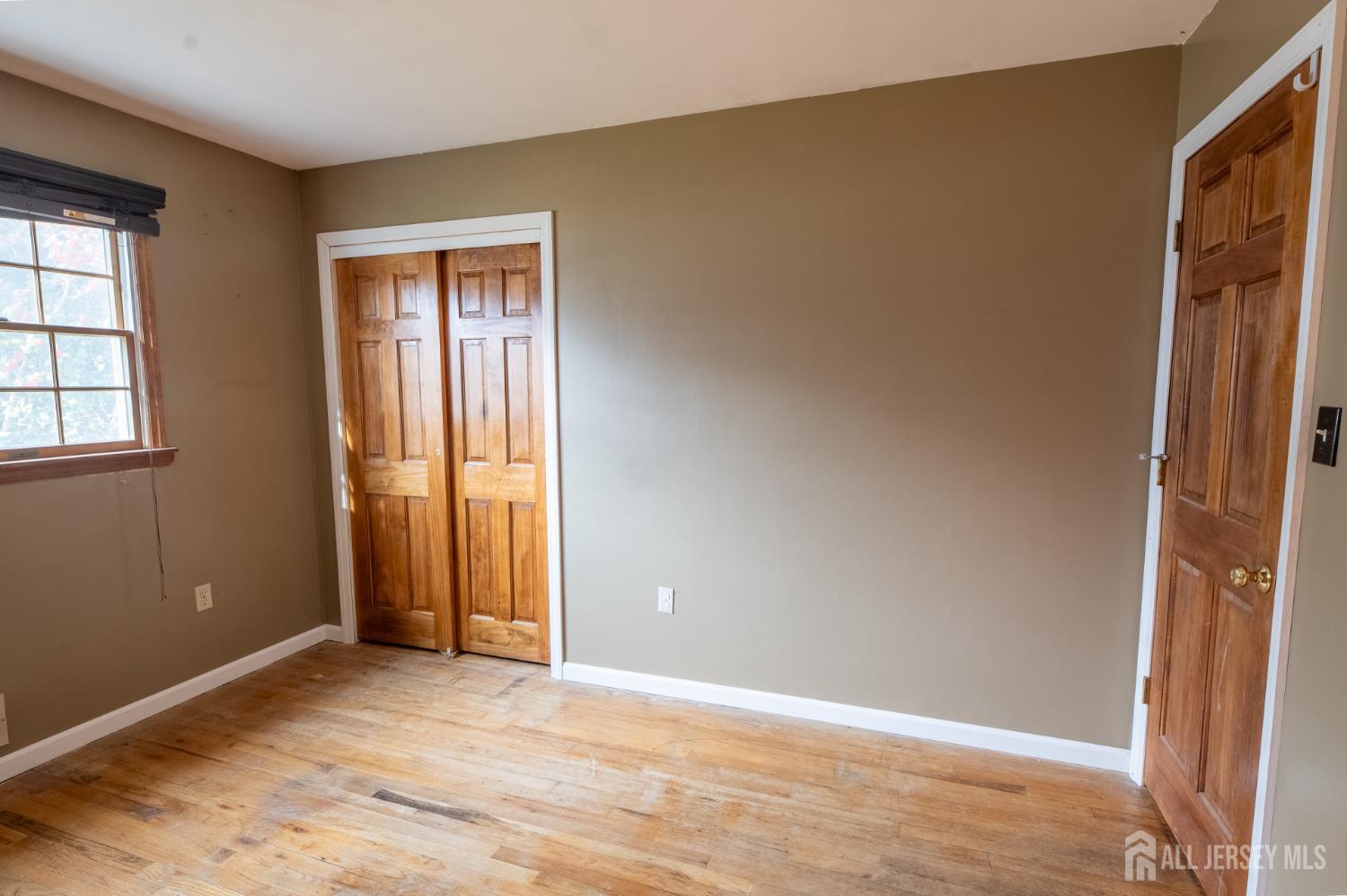 East Brunswick, New Jersey, 08816, United States, 3 Bedrooms Bedrooms, ,2 BathroomsBathrooms,Residential,For Sale,2002265