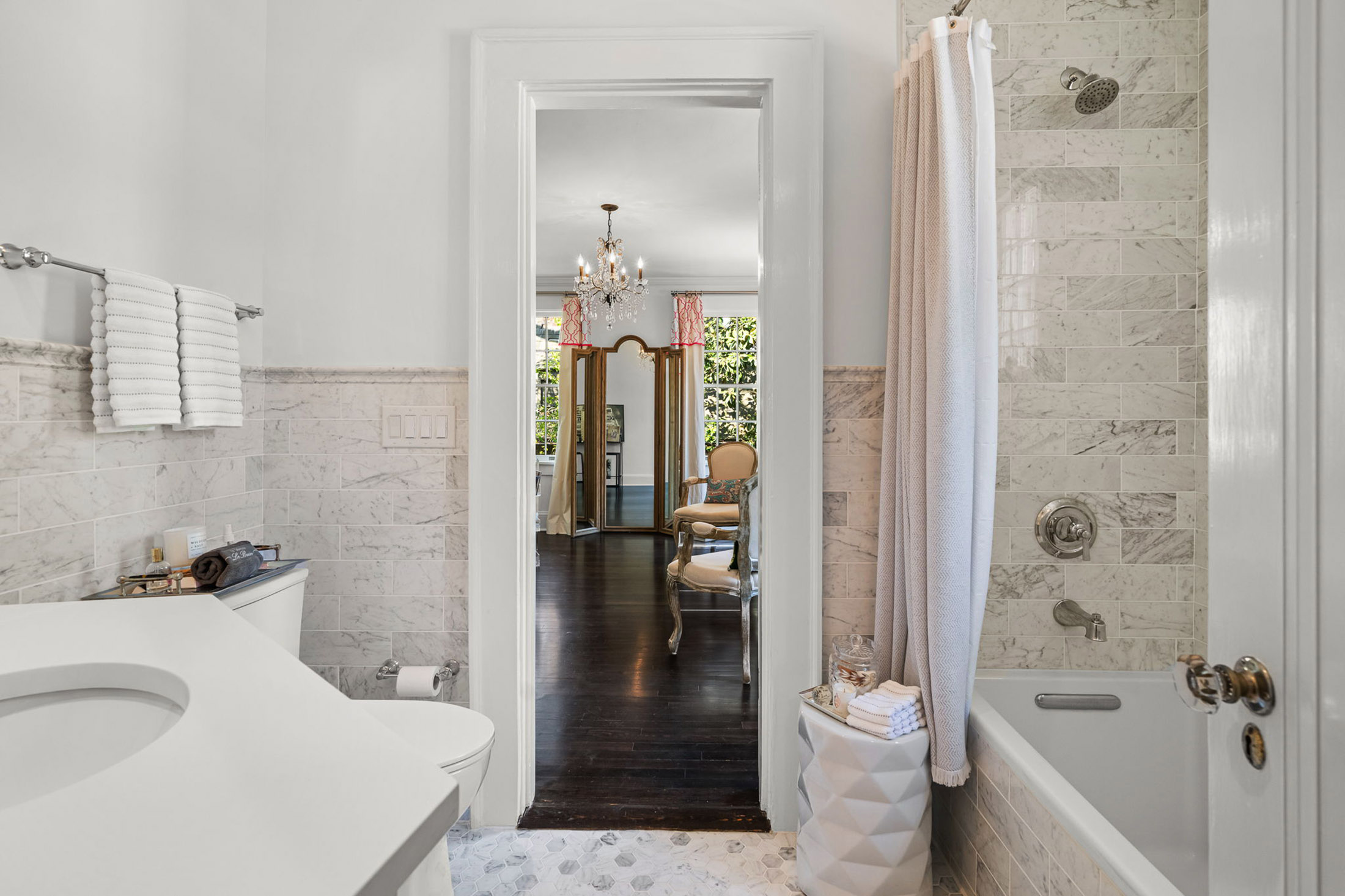  Timeless Ardmore Park Home Blends Classic Charm with Custom Renovations - 物件實景