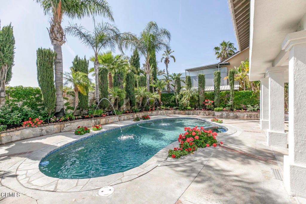 Los Angeles, California, 91352, United States, 5 Bedrooms Bedrooms, ,5 BathroomsBathrooms,Residential,For Sale,1941617