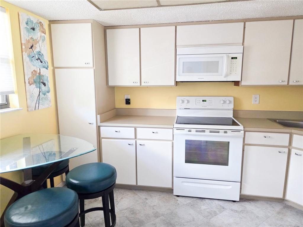 Vero Beach, Florida, 32963, United States, 2 Bedrooms Bedrooms, ,2 BathroomsBathrooms,Residential,For Sale,1977499