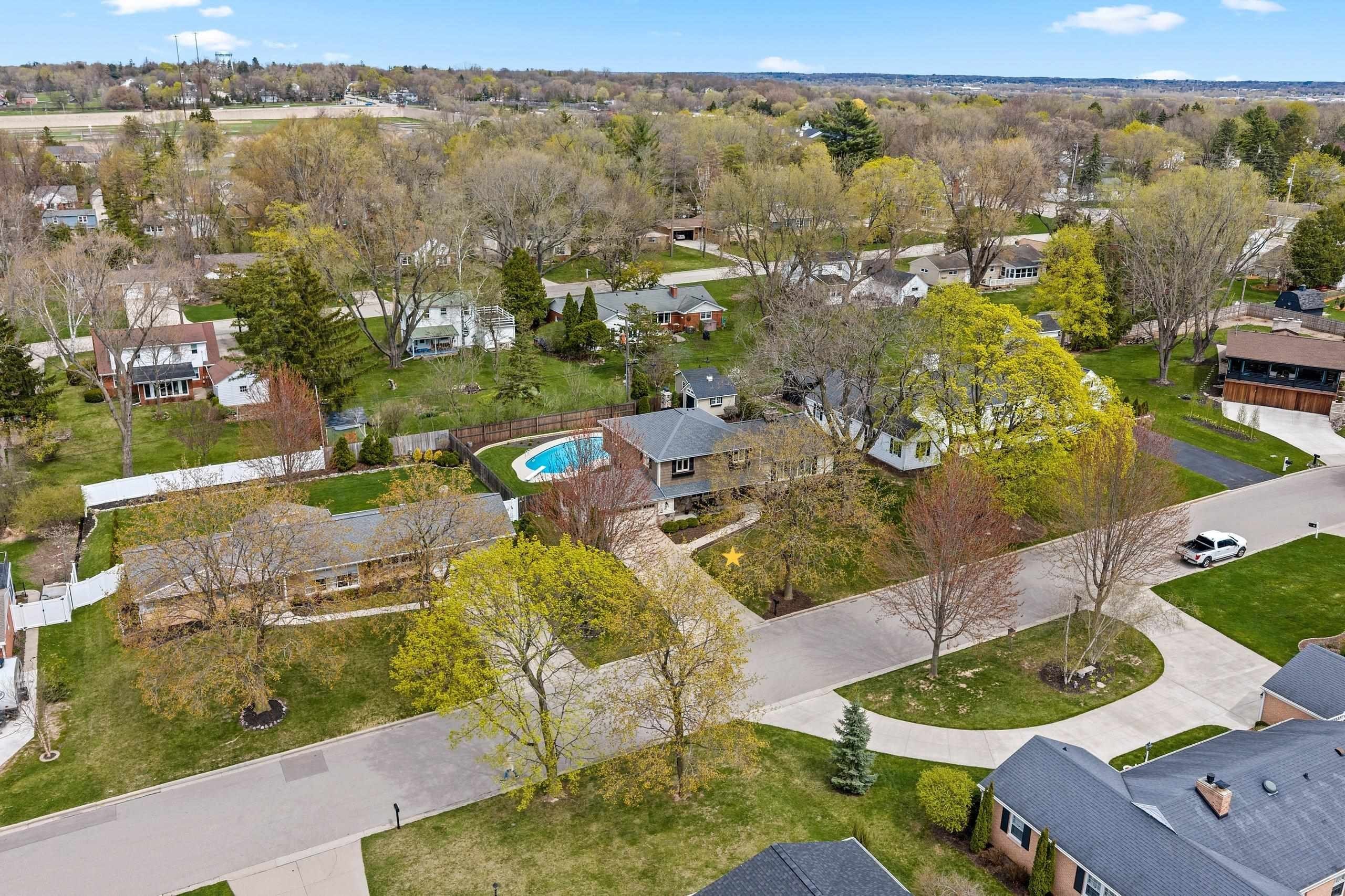 GREEN BAY, Wisconsin, 54301, United States, 4 Bedrooms Bedrooms, ,3 BathroomsBathrooms,Residential,For Sale,2048088