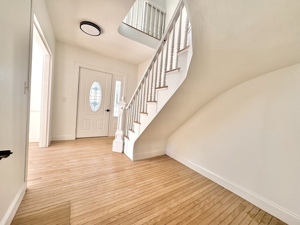 Groveland, Massachusetts, 01834, United States, 4 Bedrooms Bedrooms, ,4 BathroomsBathrooms,Residential,For Sale,1989595