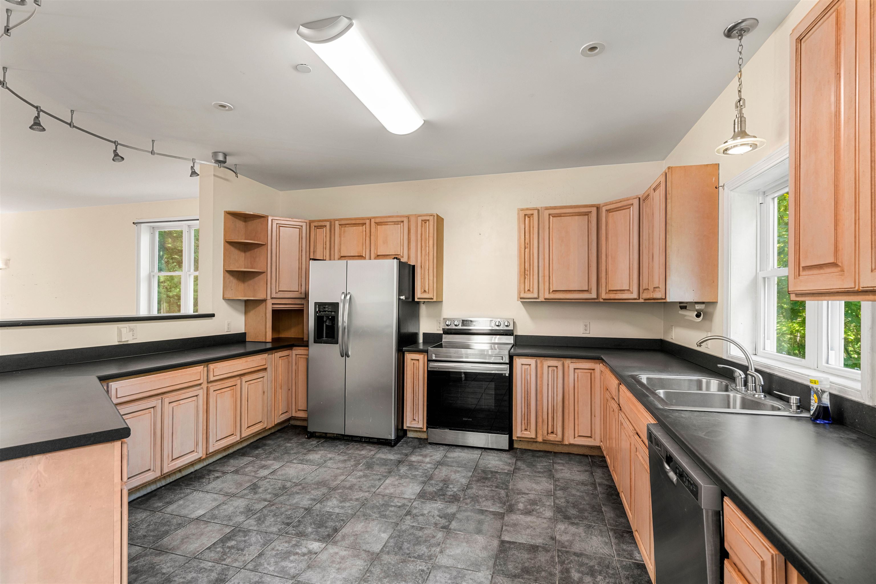 Dunbarton, New Hampshire, 03046, United States, 4 Bedrooms Bedrooms, ,3 BathroomsBathrooms,Residential,For Sale,1916855