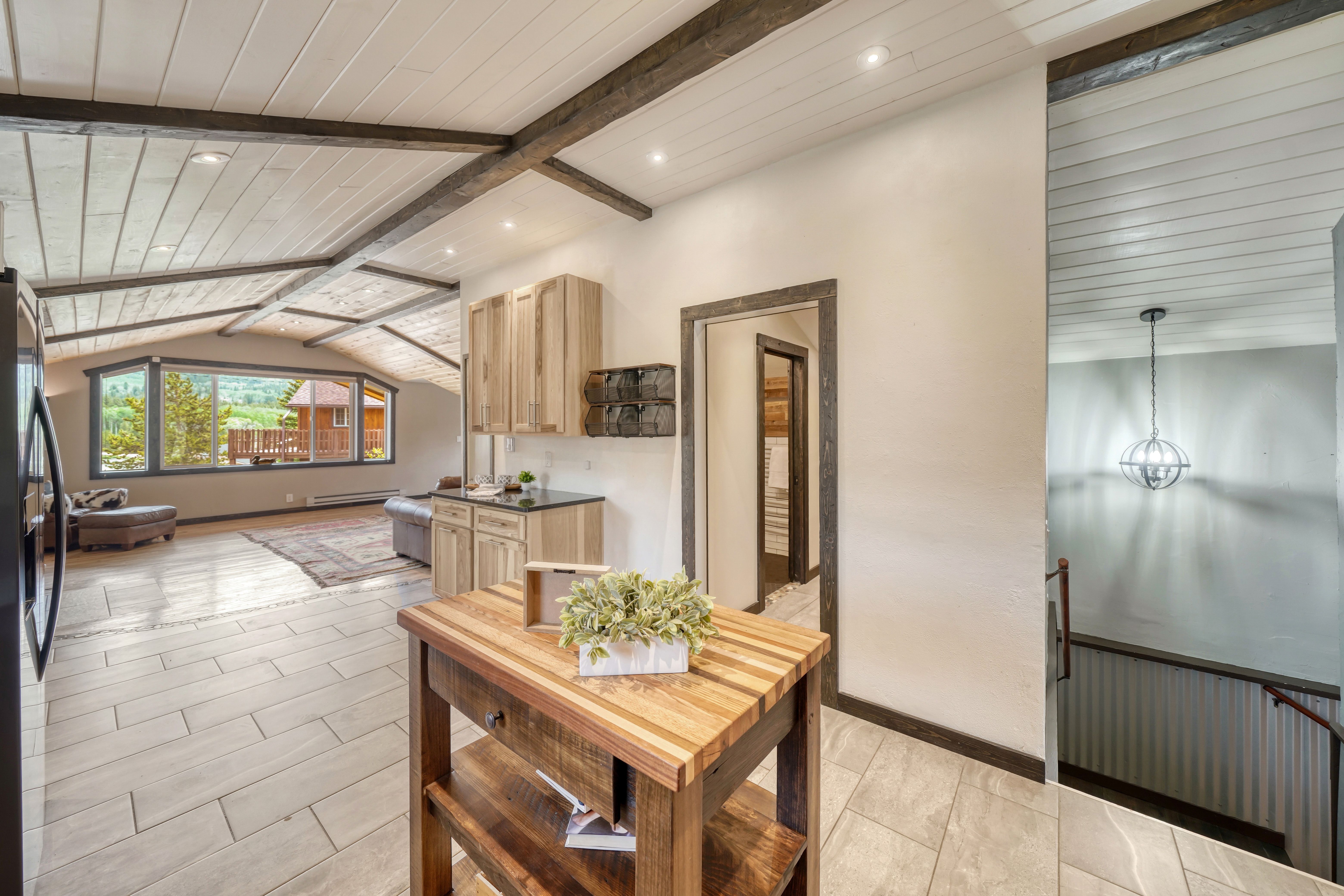  Remodeled Beaver Lakes Chalet with Lake & Mountain Views - 物件實景