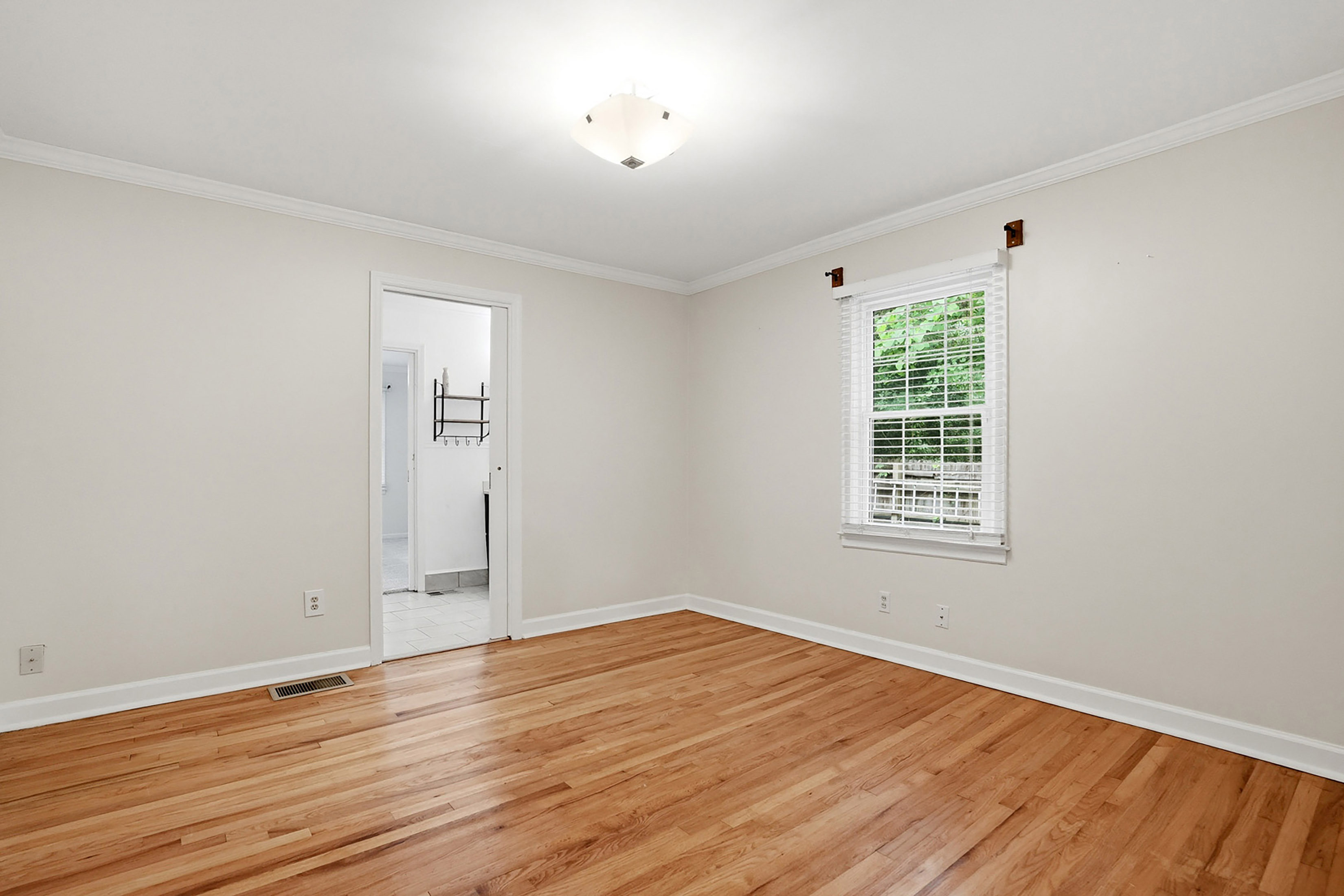  Incredible Deep Level Sought-After Lavista Park Lot - 物件實景