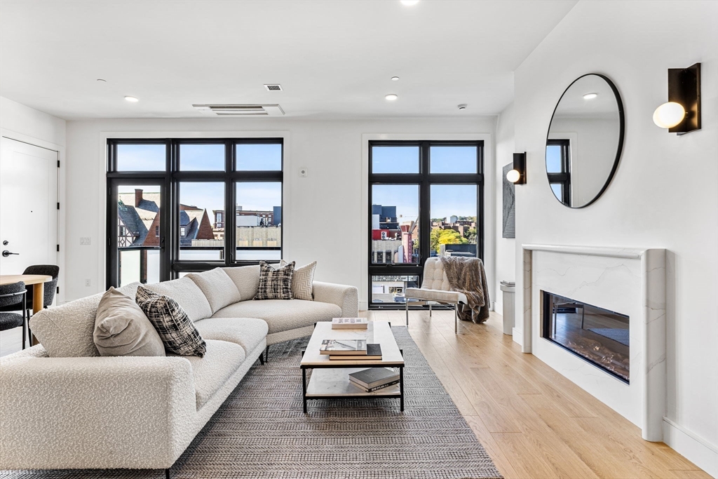 Brookline, Massachusetts, 02446, United States, 3 Bedrooms Bedrooms, ,4 BathroomsBathrooms,Residential,For Sale,1975462