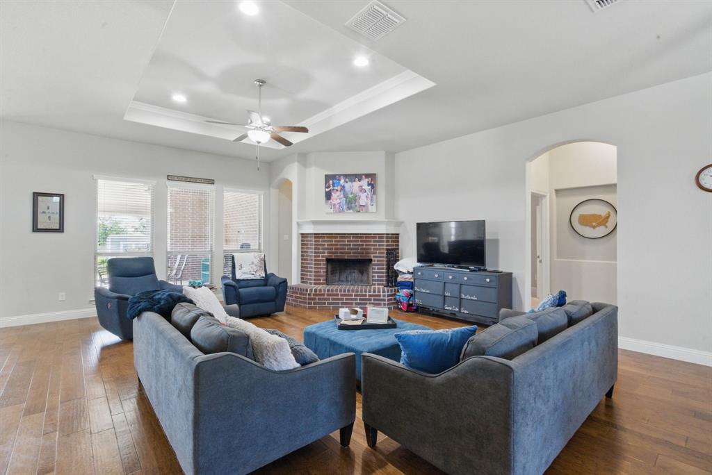 Weatherford, Texas, 76087, United States, 3 Bedrooms Bedrooms, ,3 BathroomsBathrooms,Residential,For Sale,1929986