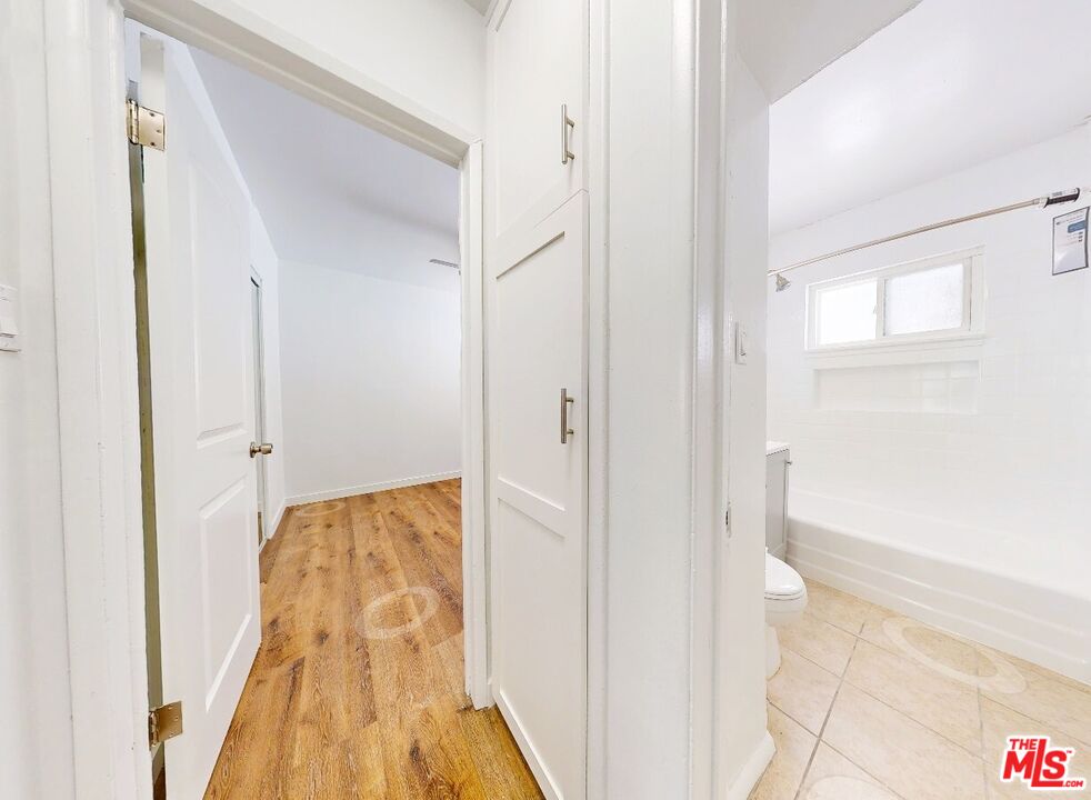 Los Angeles, California, 90066, United States, 4 Bedrooms Bedrooms, ,Residential,For Sale,1991184