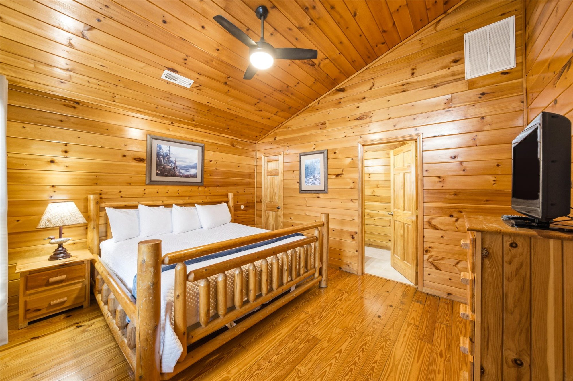 Sevierville, Tennessee, 37876-3406, United States, 3 Bedrooms Bedrooms, ,5 BathroomsBathrooms,Residential,For Sale,2048789