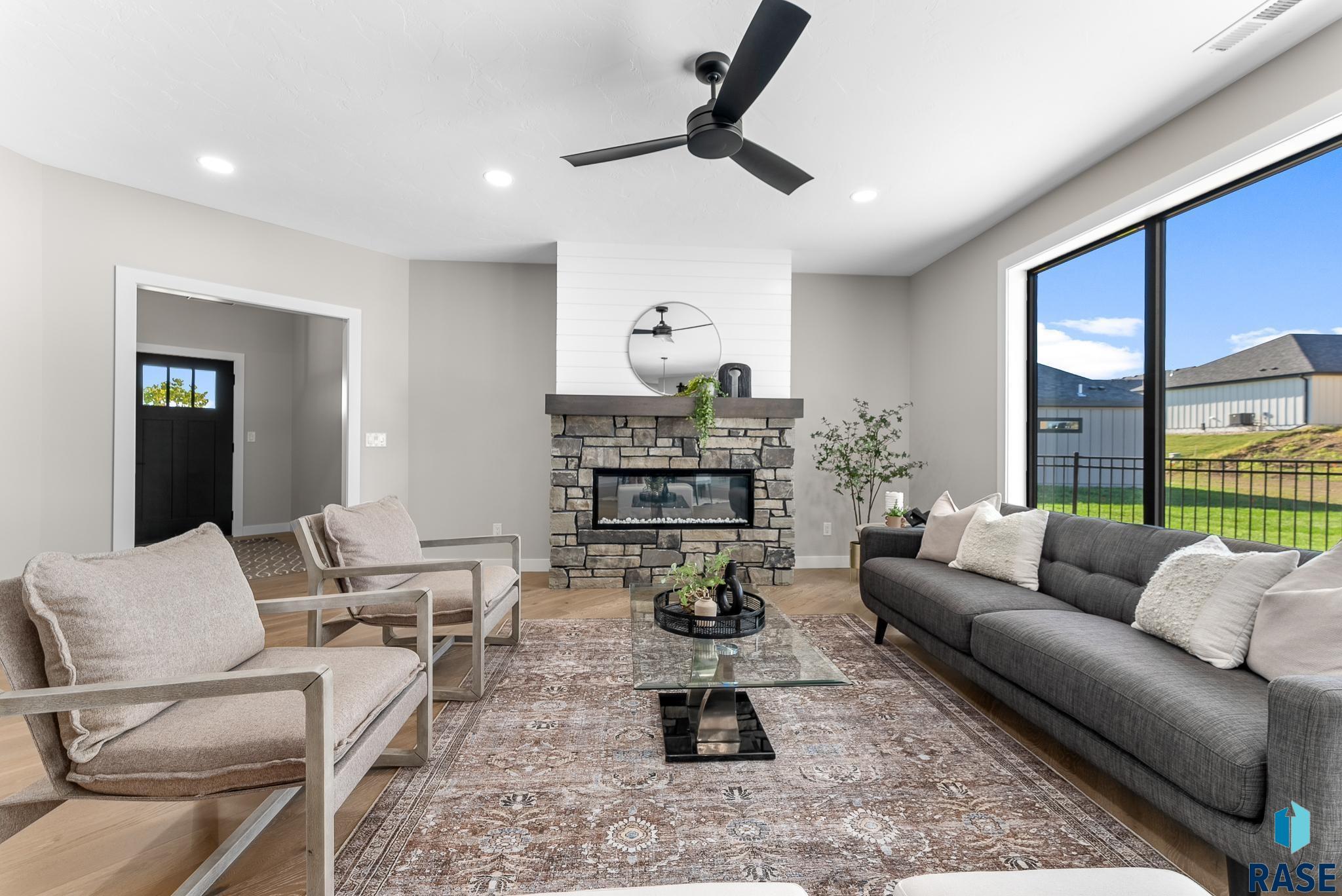 Sioux Falls, South Dakota, 57110, United States, 4 Bedrooms Bedrooms, ,3 BathroomsBathrooms,Residential,For Sale,2005284