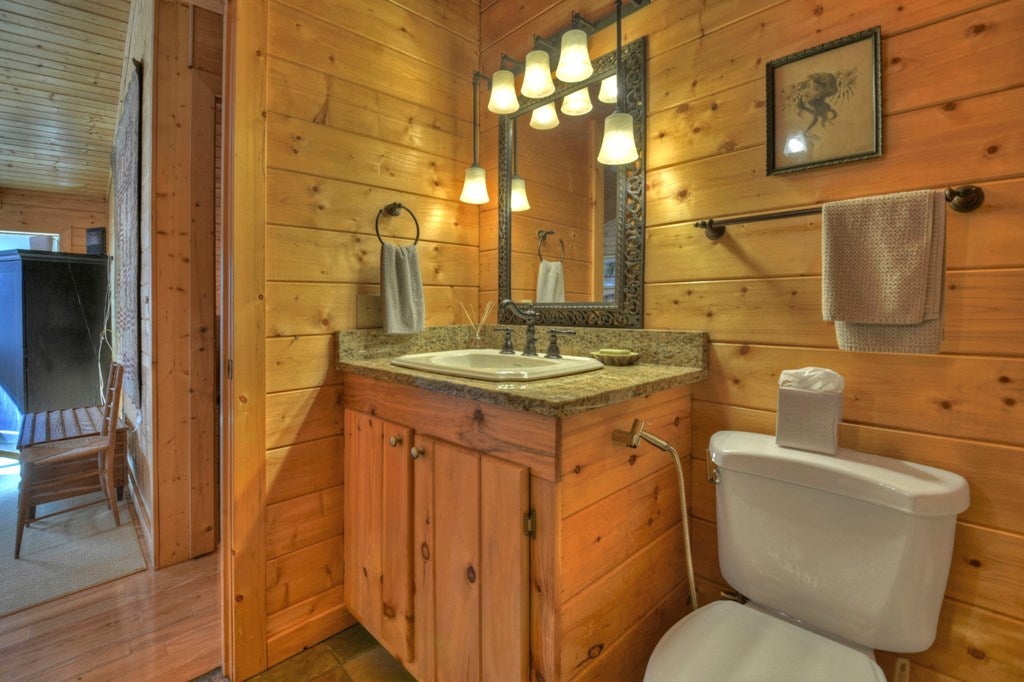 Blue Ridge, Georgia, 30513, United States, 5 Bedrooms Bedrooms, ,3 BathroomsBathrooms,Residential,For Sale,1858988