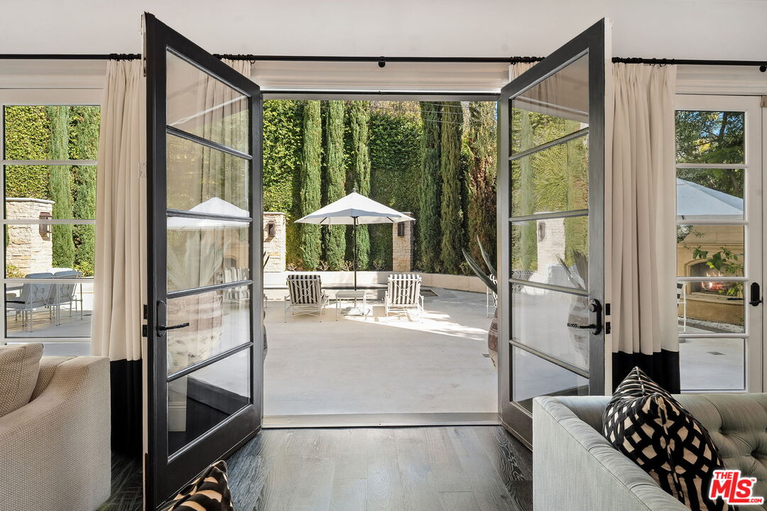 Beverly Hills Post Office, California, 90210, United States, 5 Bedrooms Bedrooms, ,6 BathroomsBathrooms,Residential,For Sale,1723543