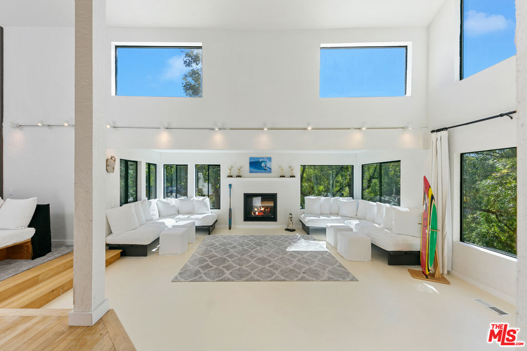 Malibu, California, 90265, United States, 3 Bedrooms Bedrooms, ,3 BathroomsBathrooms,Residential,For Sale,1949478