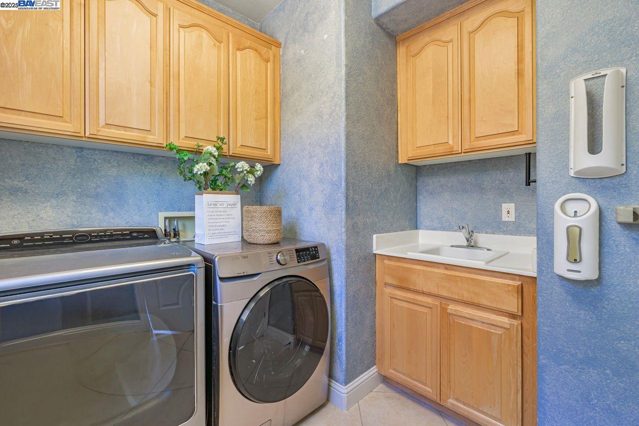 Concord, California, 94521, United States, 5 Bedrooms Bedrooms, ,3 BathroomsBathrooms,Residential,For Sale,1989306