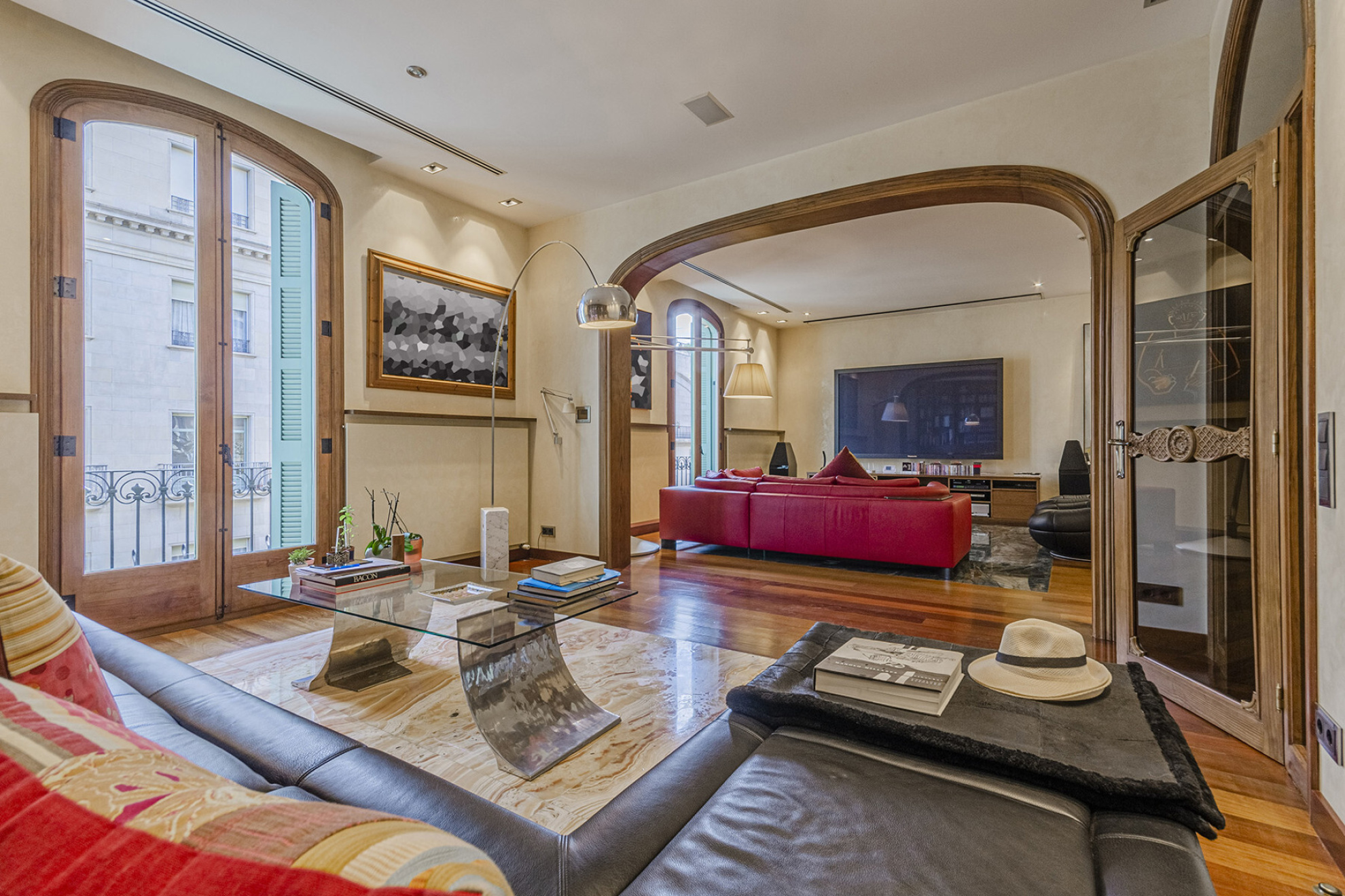  Impressive duplex adjacent to Gaudí