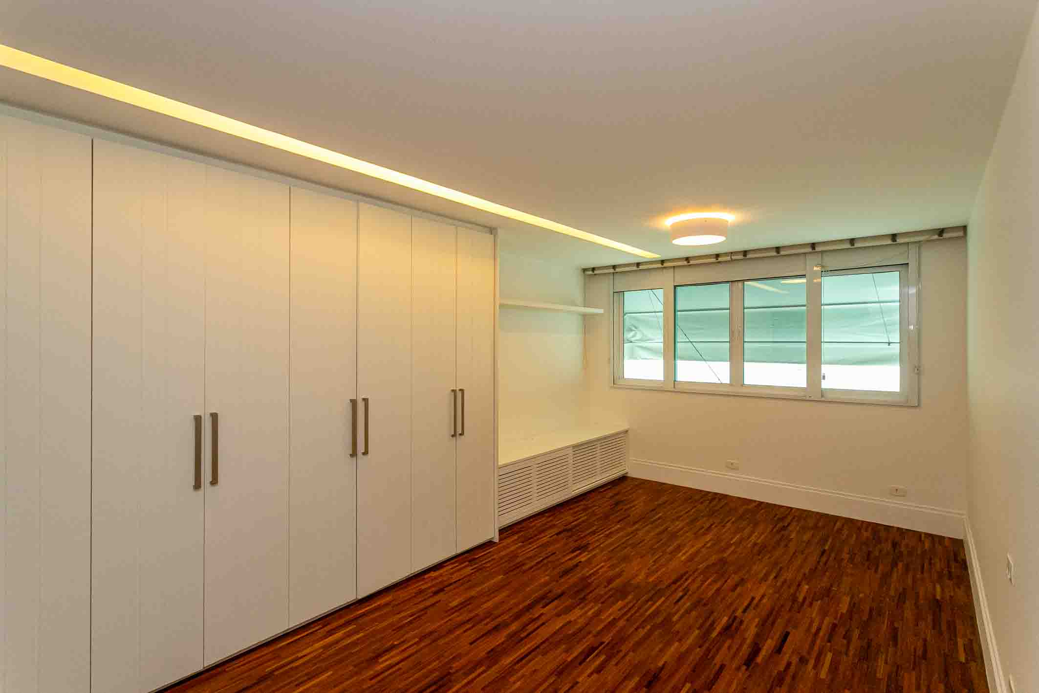  Renovated penthouse with four bedrooms near the beach - 物件實景