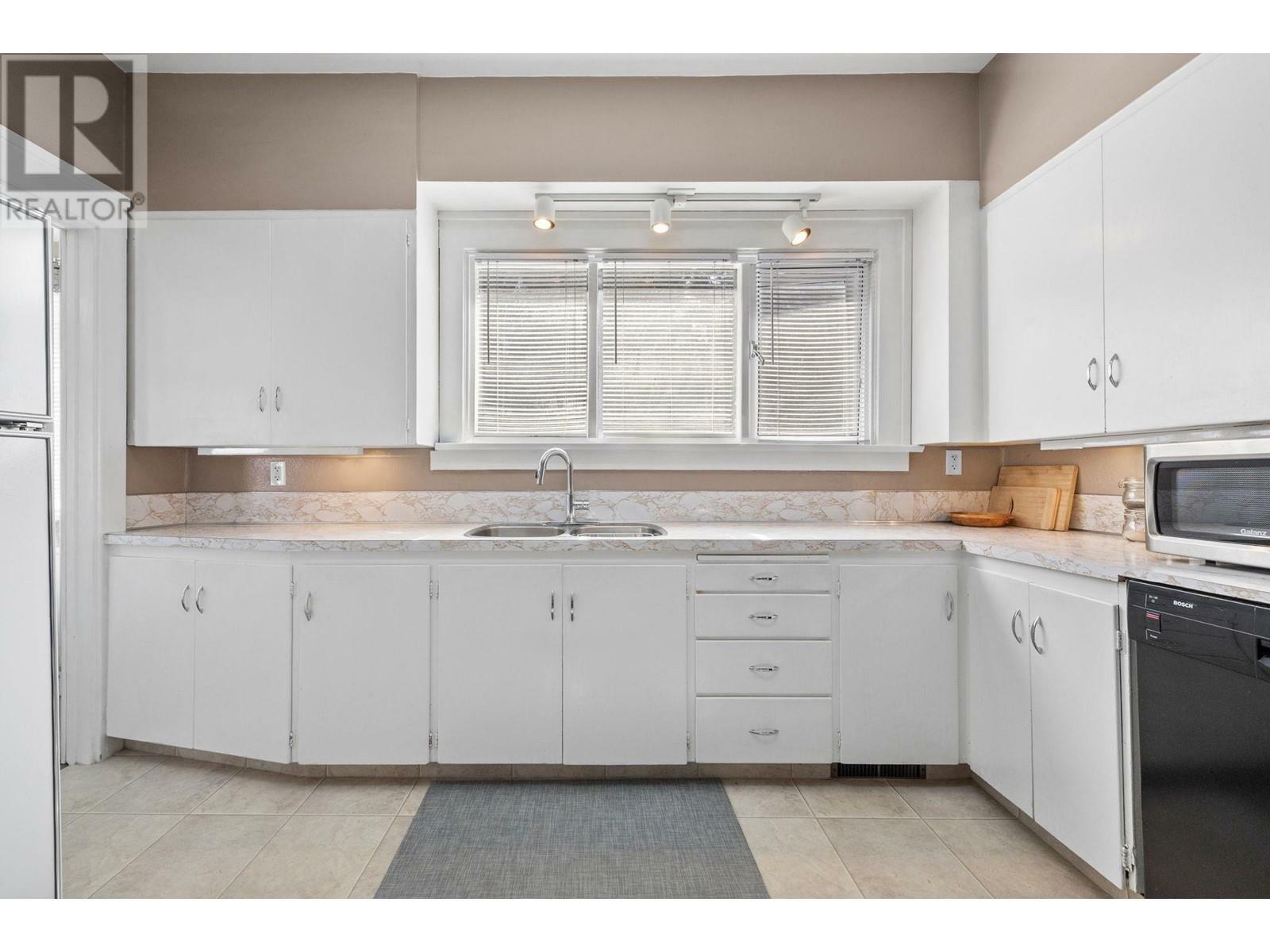 KELOWNA, British Columbia, V1Y 1A7, CA, 2 Bedrooms Bedrooms, ,1 BathroomBathrooms,Residential,For Sale,1837740