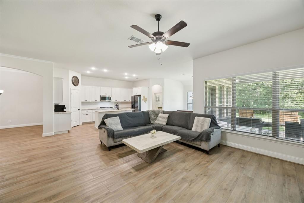 Royse City, Texas, 75189, United States, 4 Bedrooms Bedrooms, ,3 BathroomsBathrooms,Residential,For Sale,1898929