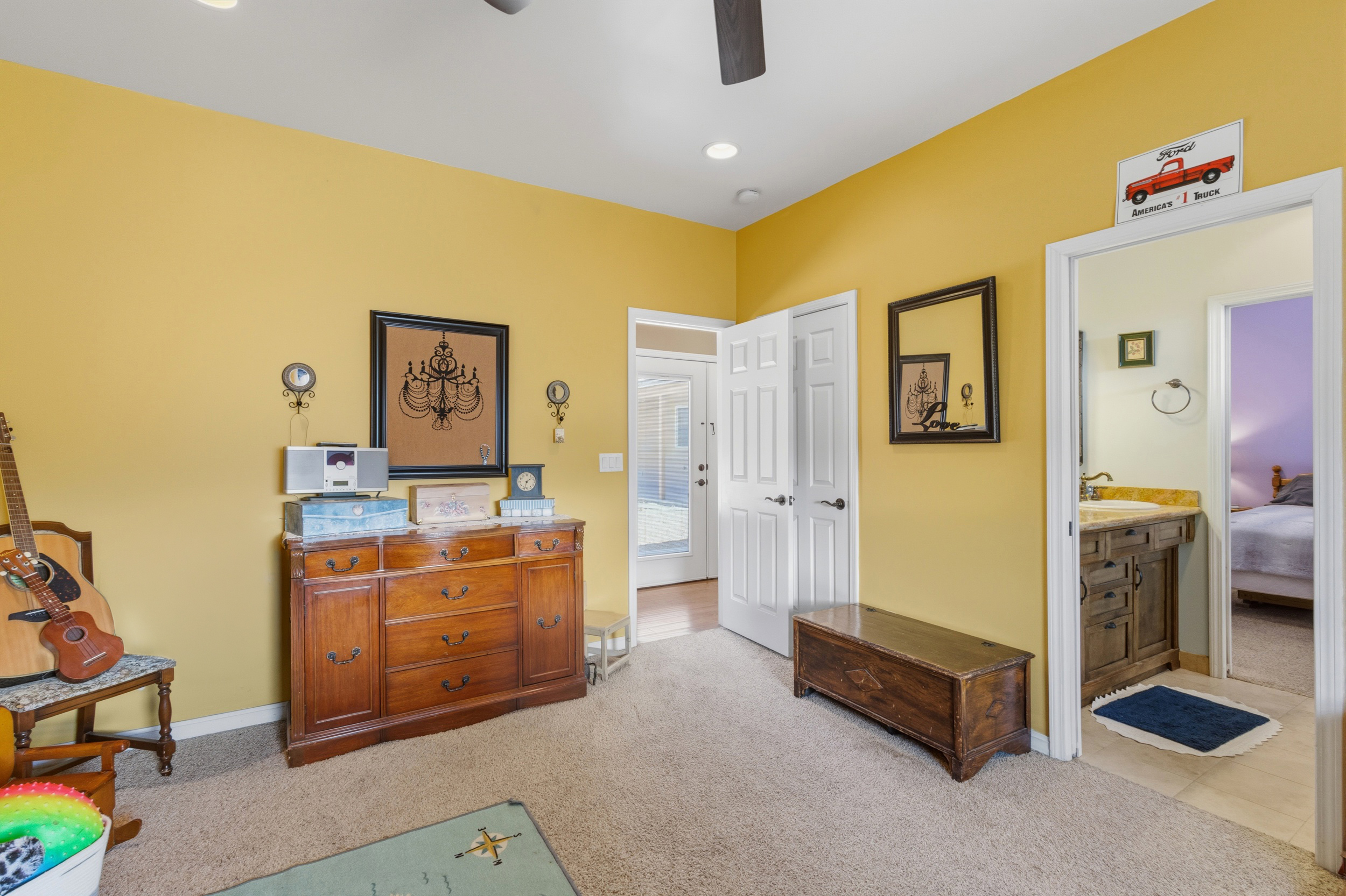 Los Lunas, New Mexico, 87031, United States, 5 Bedrooms Bedrooms, ,5 BathroomsBathrooms,Residential,For Sale,2048423