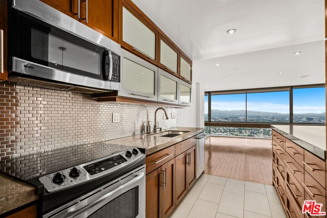 Los Angeles, California, 90067, United States, 1 Bedroom Bedrooms, ,1 BathroomBathrooms,Residential,For Sale,1850096
