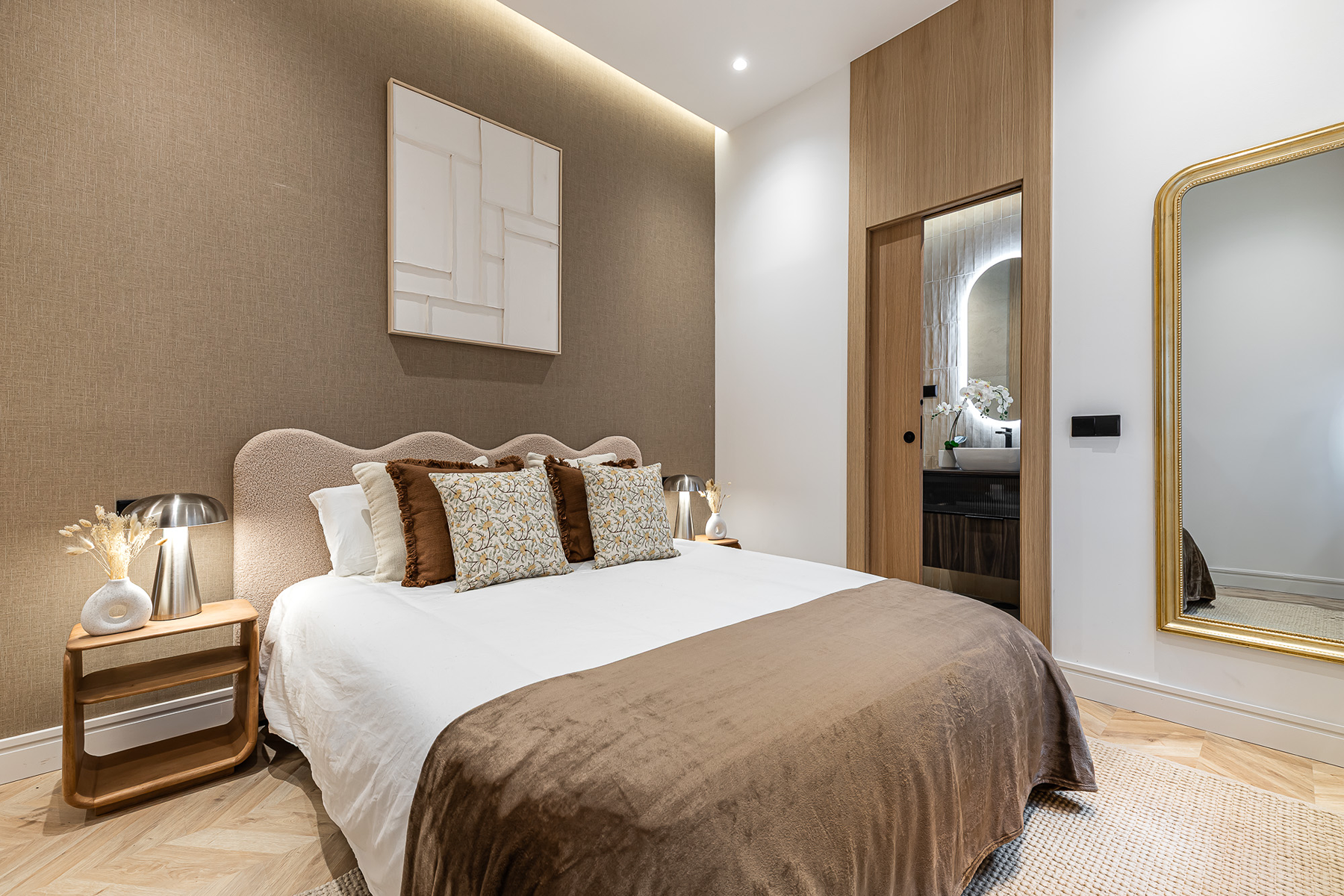  3-bedroom flat with 2 exterior balconies and parking in Justicia, Madrid - 物件實景