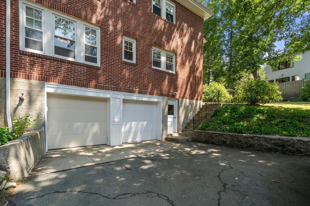 Newton, Massachusetts, 02458, United States, 2 Bedrooms Bedrooms, ,2 BathroomsBathrooms,Residential,For Sale,1906436