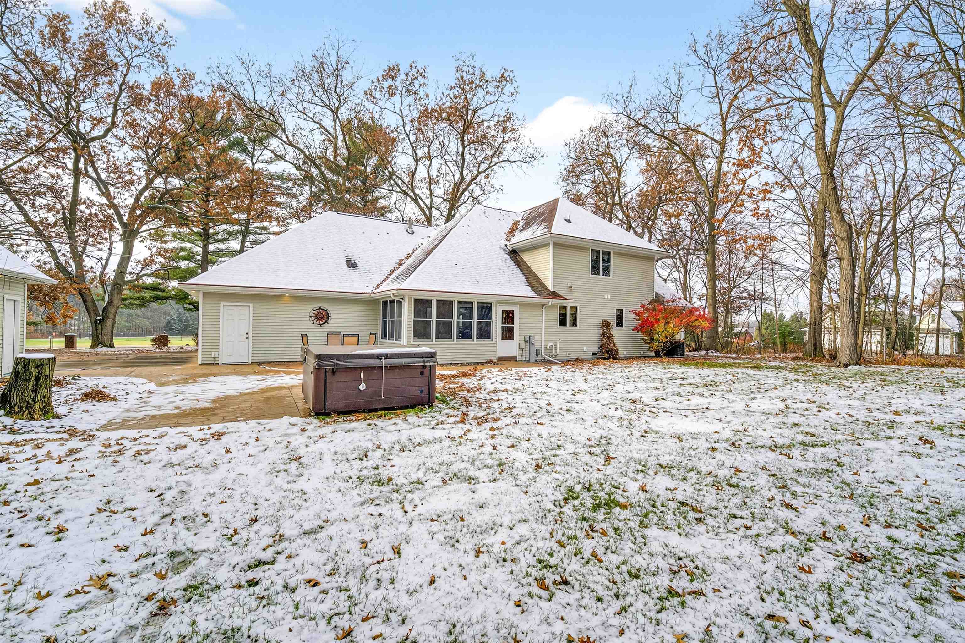 NEW LONDON, Wisconsin, 54961, United States, 3 Bedrooms Bedrooms, ,4 BathroomsBathrooms,Residential,For Sale,1996167