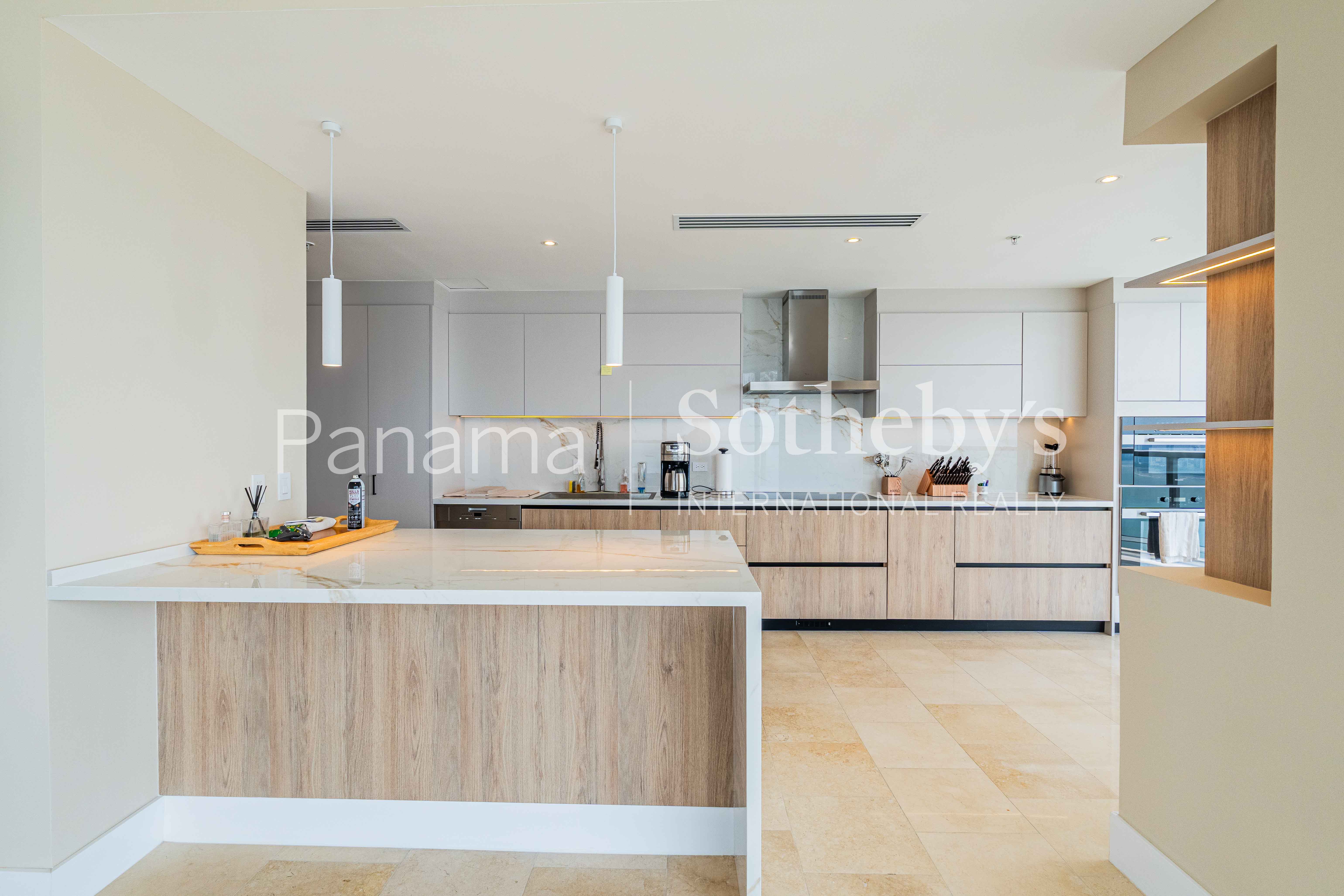  Four-Bedroom 58th-Floor Residence with Panoramic Ocean Views  The Ocean Club - 物件實景