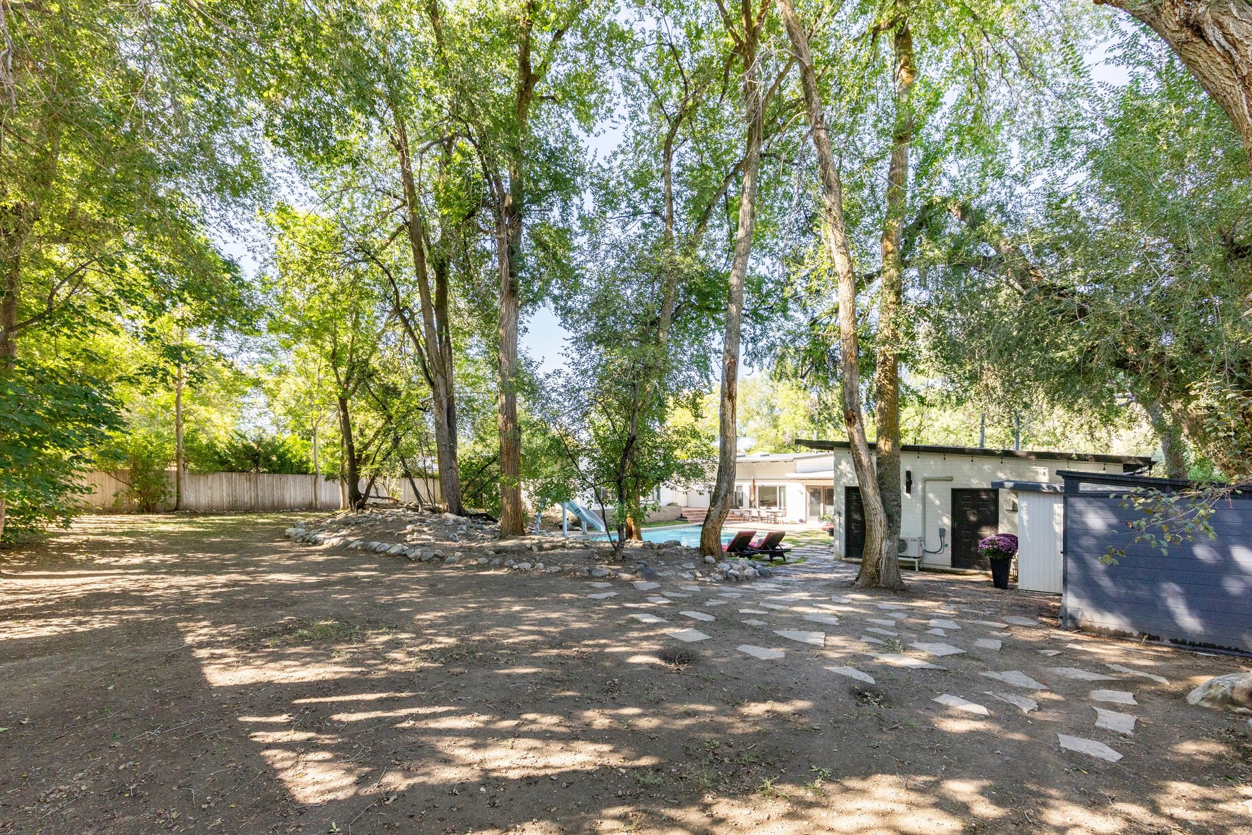  Mid Century Modern Home on a 1/2 Acre Lot - 物件實景