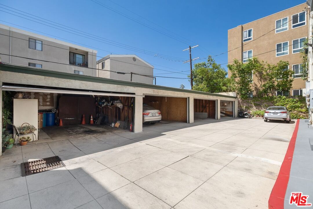 Los Angeles, California, 90019, United States, 12 Bedrooms Bedrooms, ,Residential,For Sale,1885364