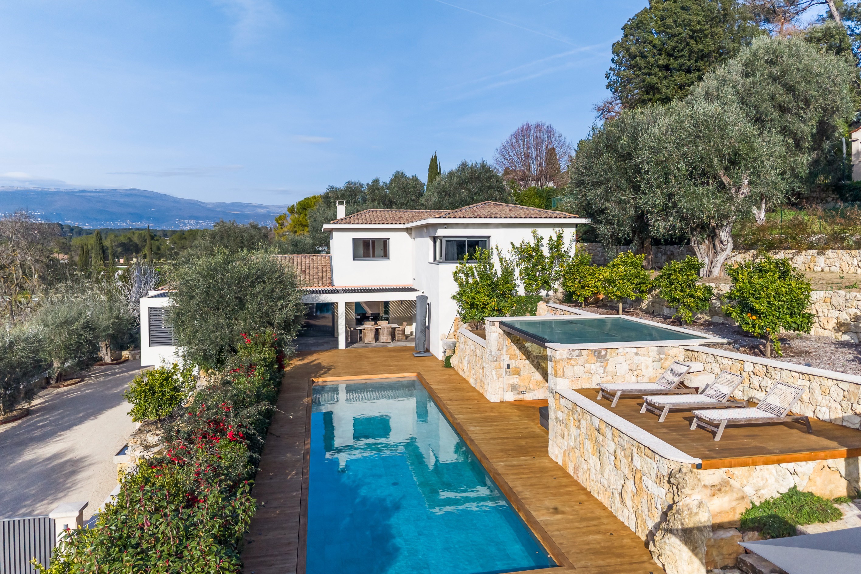  Mougins near Cannes, contemporary villa 283 sqm with pool in secure estate - 物件實景