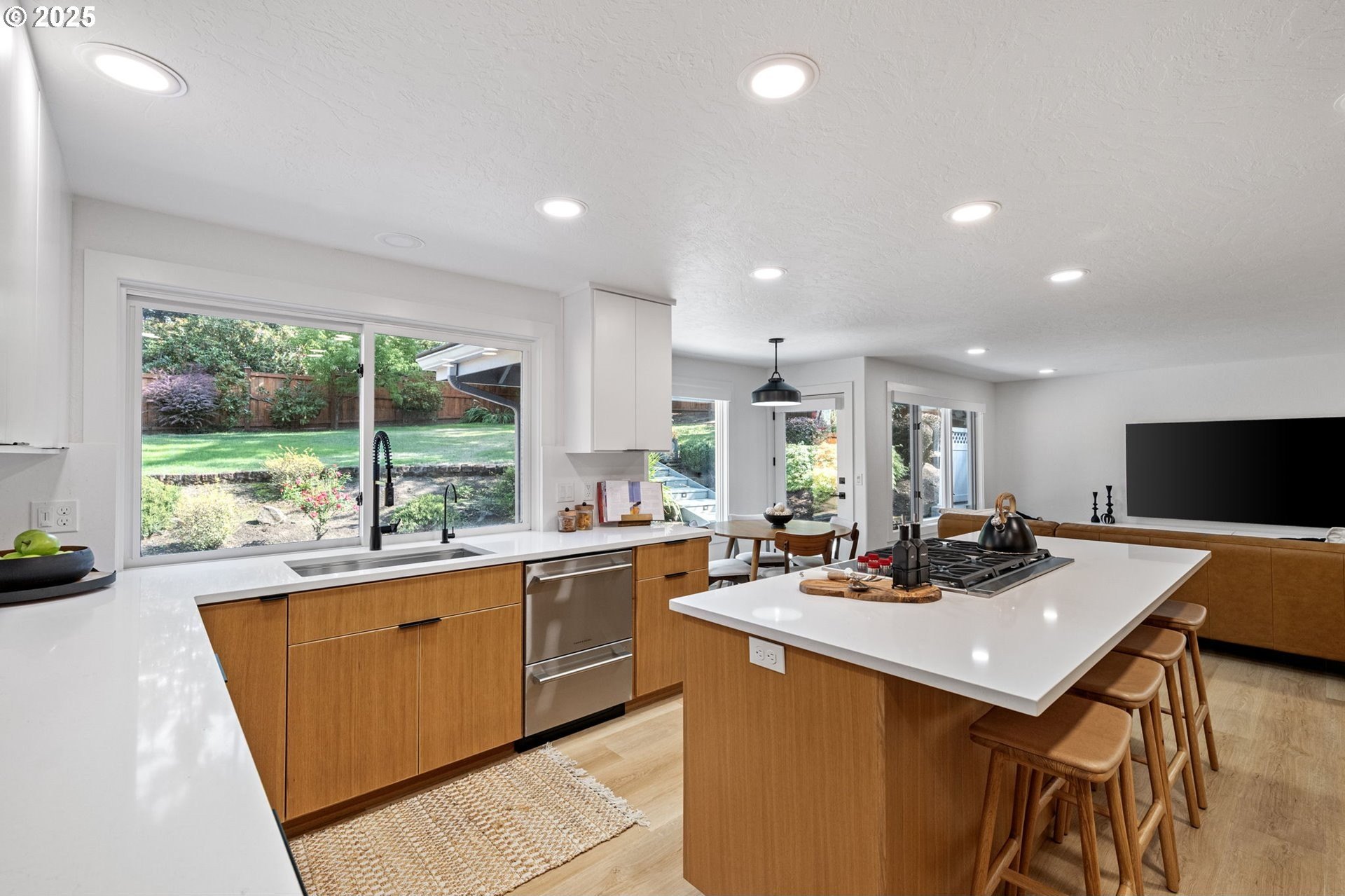 Eugene, Oregon, 97405, United States, 4 Bedrooms Bedrooms, ,3 BathroomsBathrooms,Residential,For Sale,1942174
