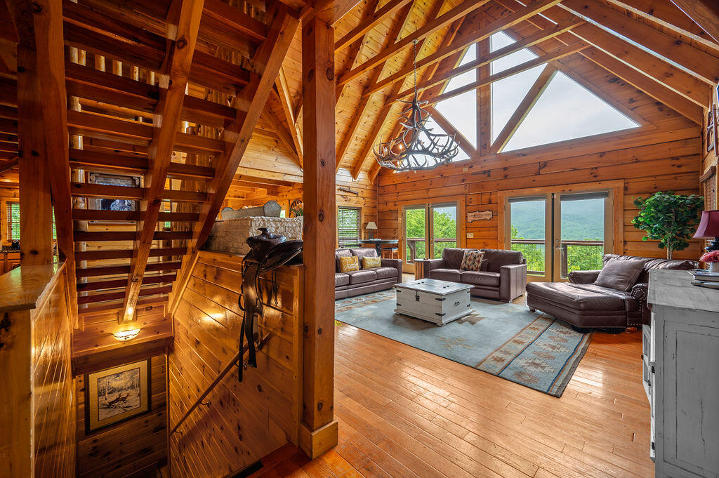 Gatlinburg, Tennessee, 37738, United States, 5 Bedrooms Bedrooms, ,6 BathroomsBathrooms,Residential,For Sale,1981295