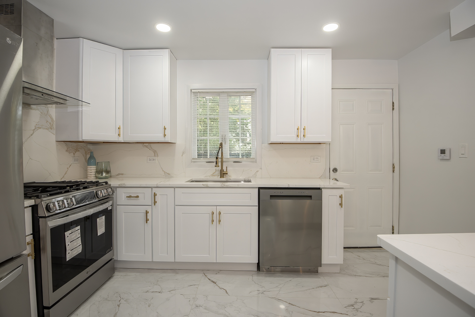 Glenview, Illinois, 60025, United States, 5 Bedrooms Bedrooms, ,3 BathroomsBathrooms,Residential,For Sale,1995942