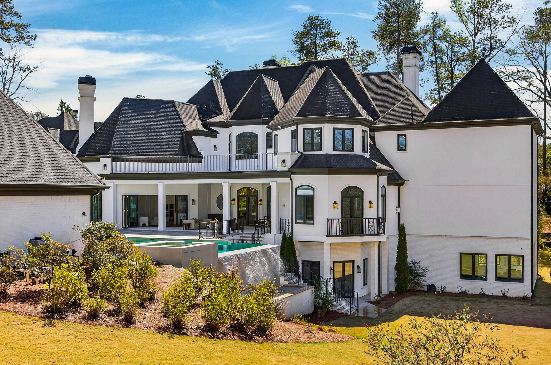  Exceptional Gated Estate with Resort-caliber Grounds - 物件實景